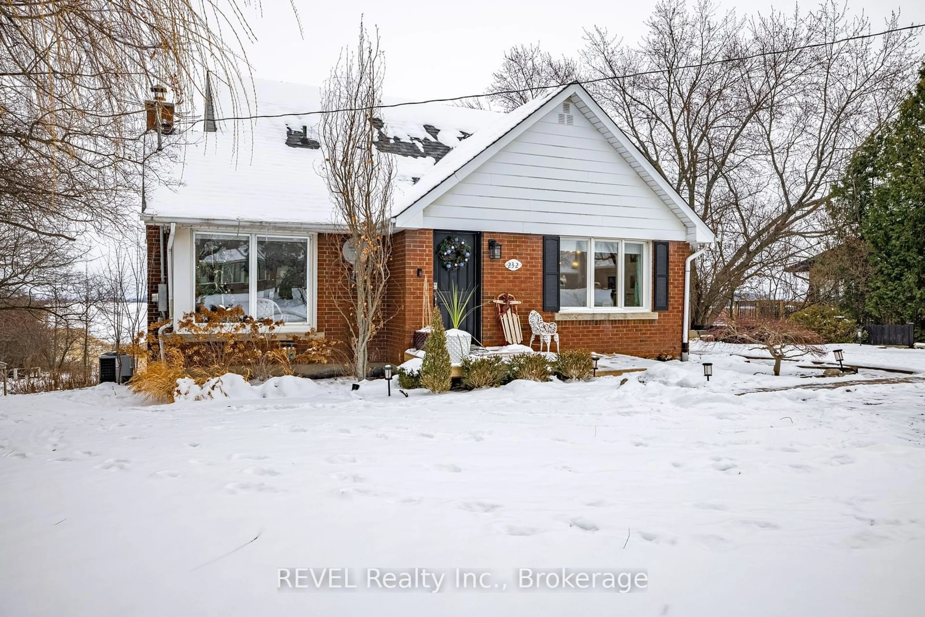 Home with brick exterior material, street for 232 Queenston Rd, Niagara-on-the-Lake Ontario L0S 1J0