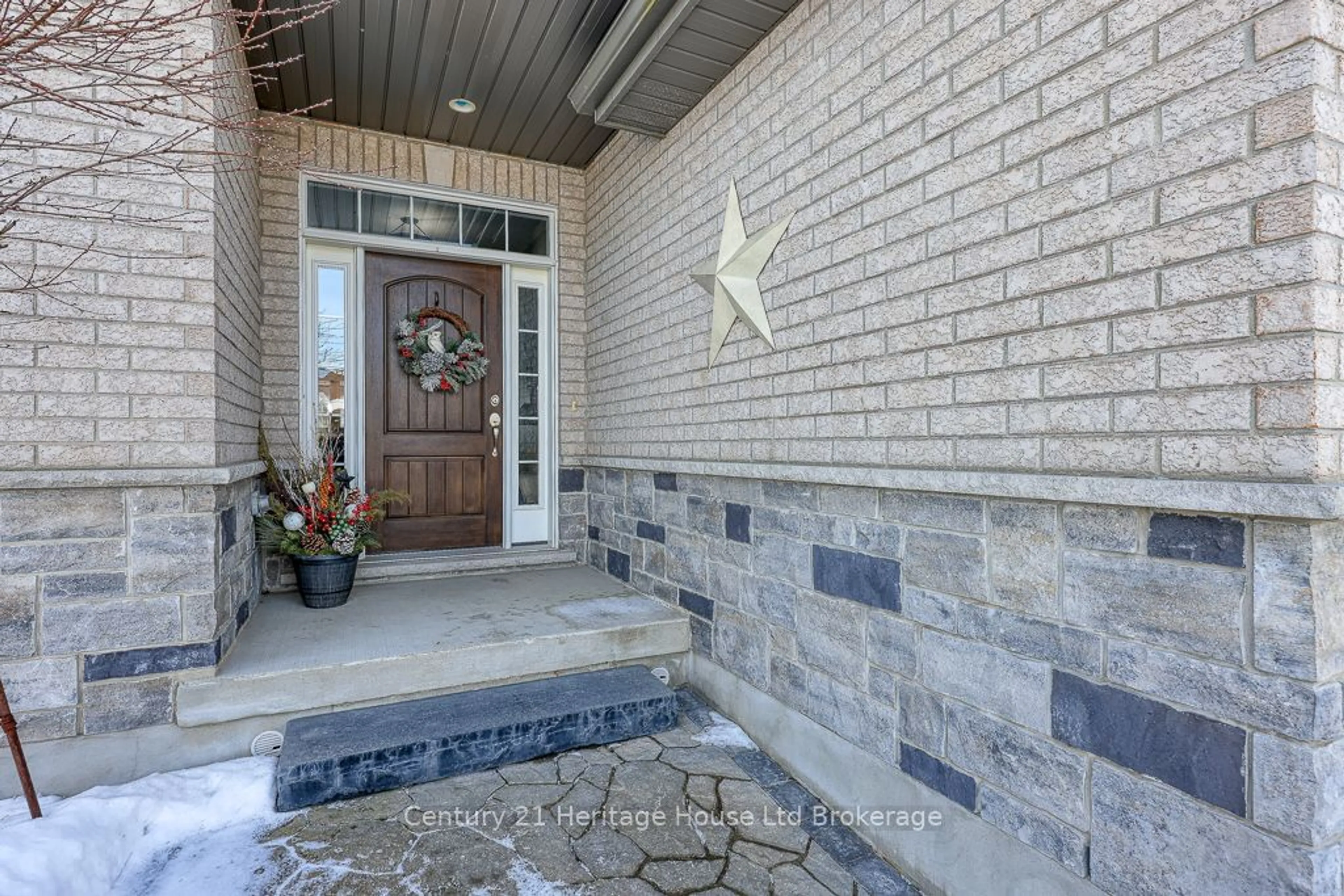 Indoor entryway for 57 Fuller Dr, Ingersoll Ontario N5C 4H4