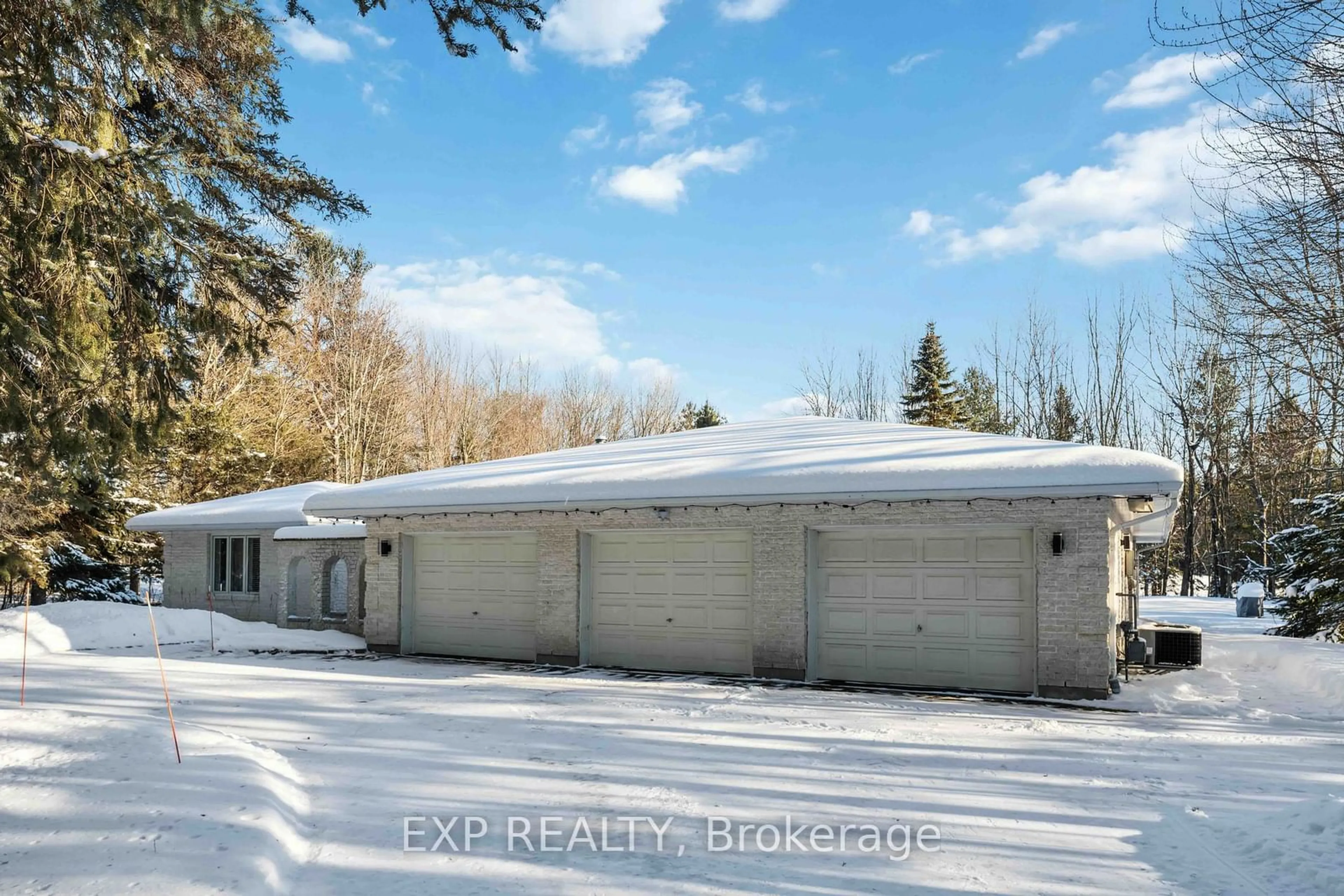 A pic from outside/outdoor area/front of a property/back of a property/a pic from drone, unknown for 1082 Rick Hansen Cres, Greely - Metcalfe - Osgoode - Vernon and Area Ontario K4P 1M4