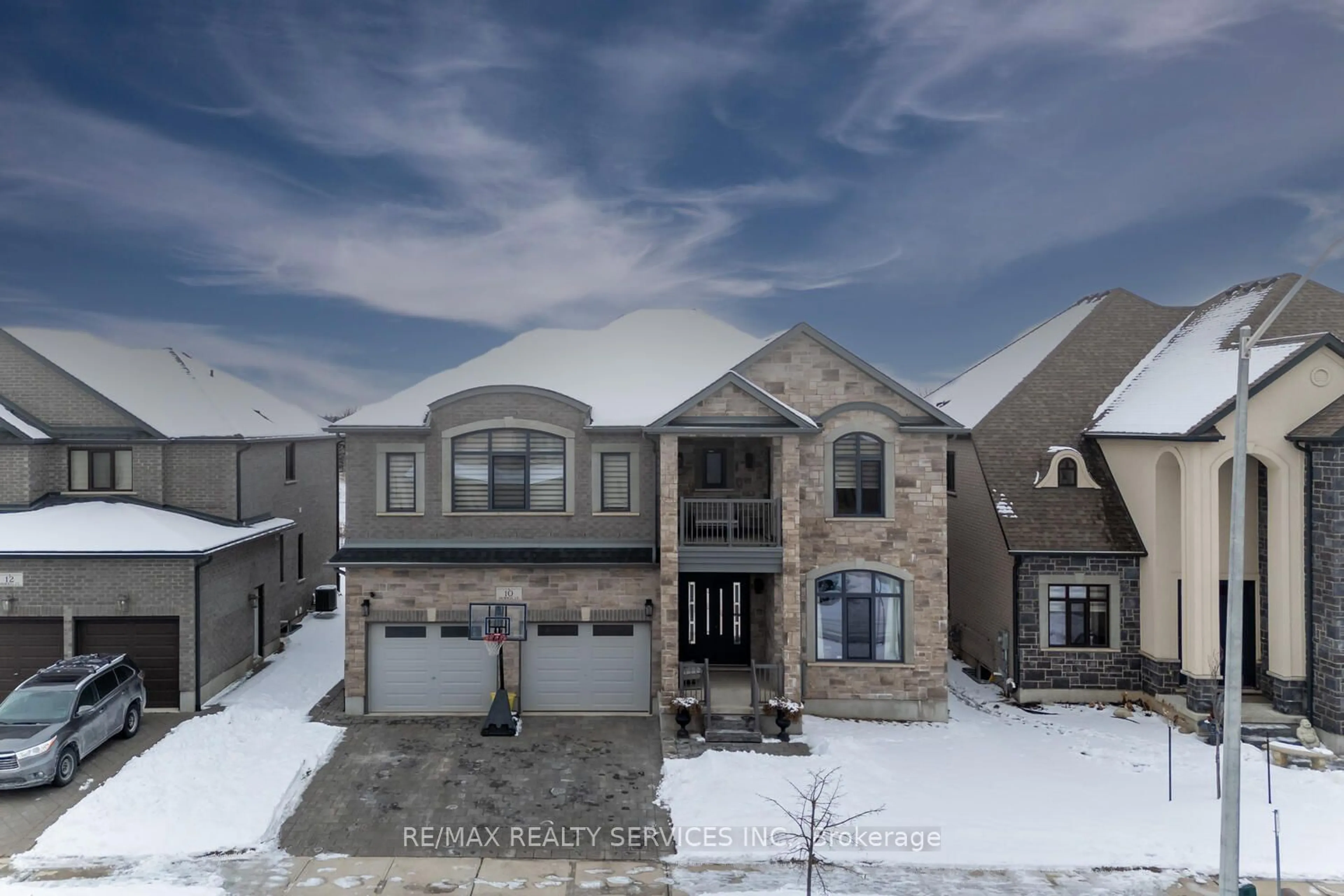 A pic from outside/outdoor area/front of a property/back of a property/a pic from drone, street for 10 Morris St, Brant Ontario N3L 0E8