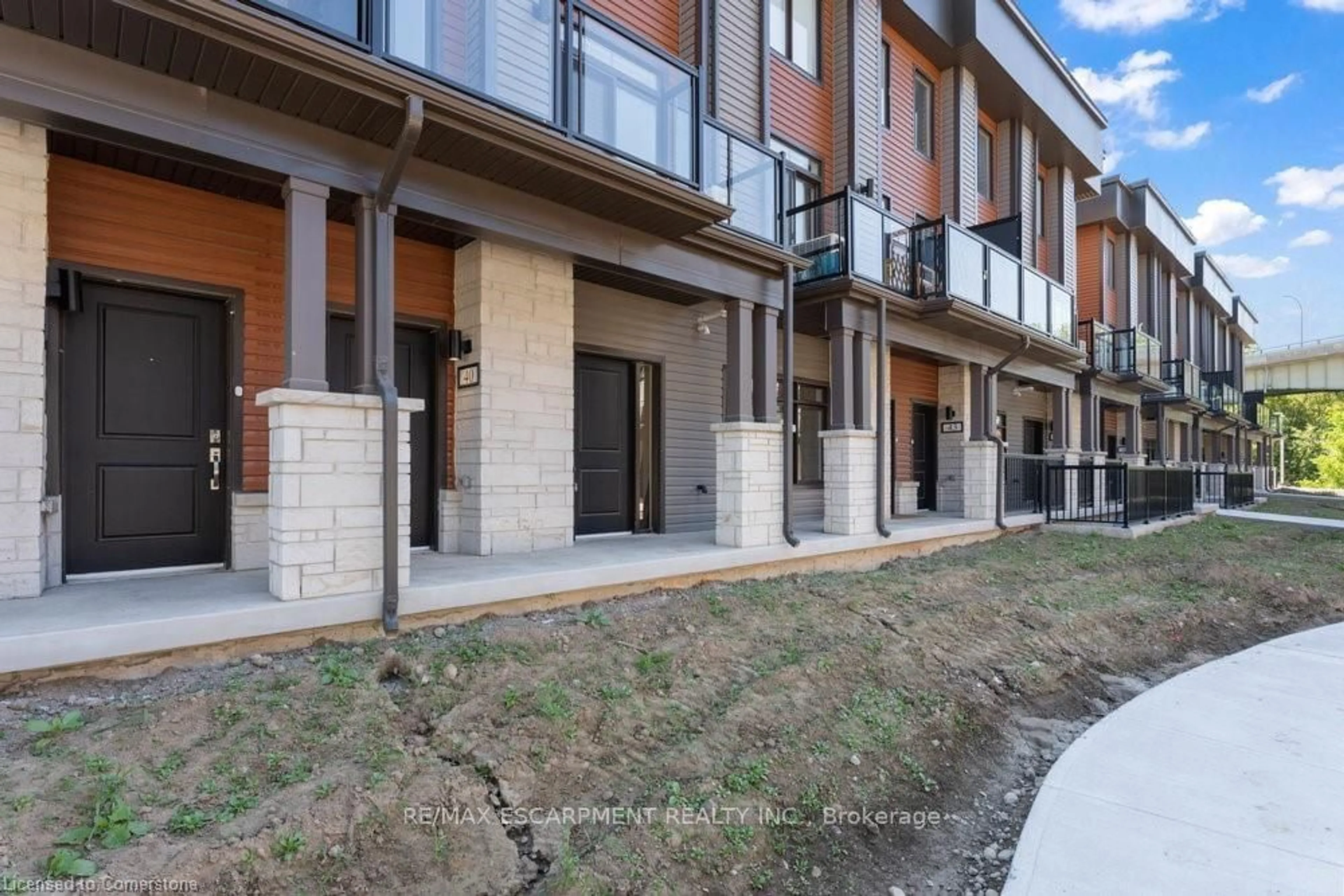 Patio, street for 2 Willow St #41, Brant Ontario N3L 0K7