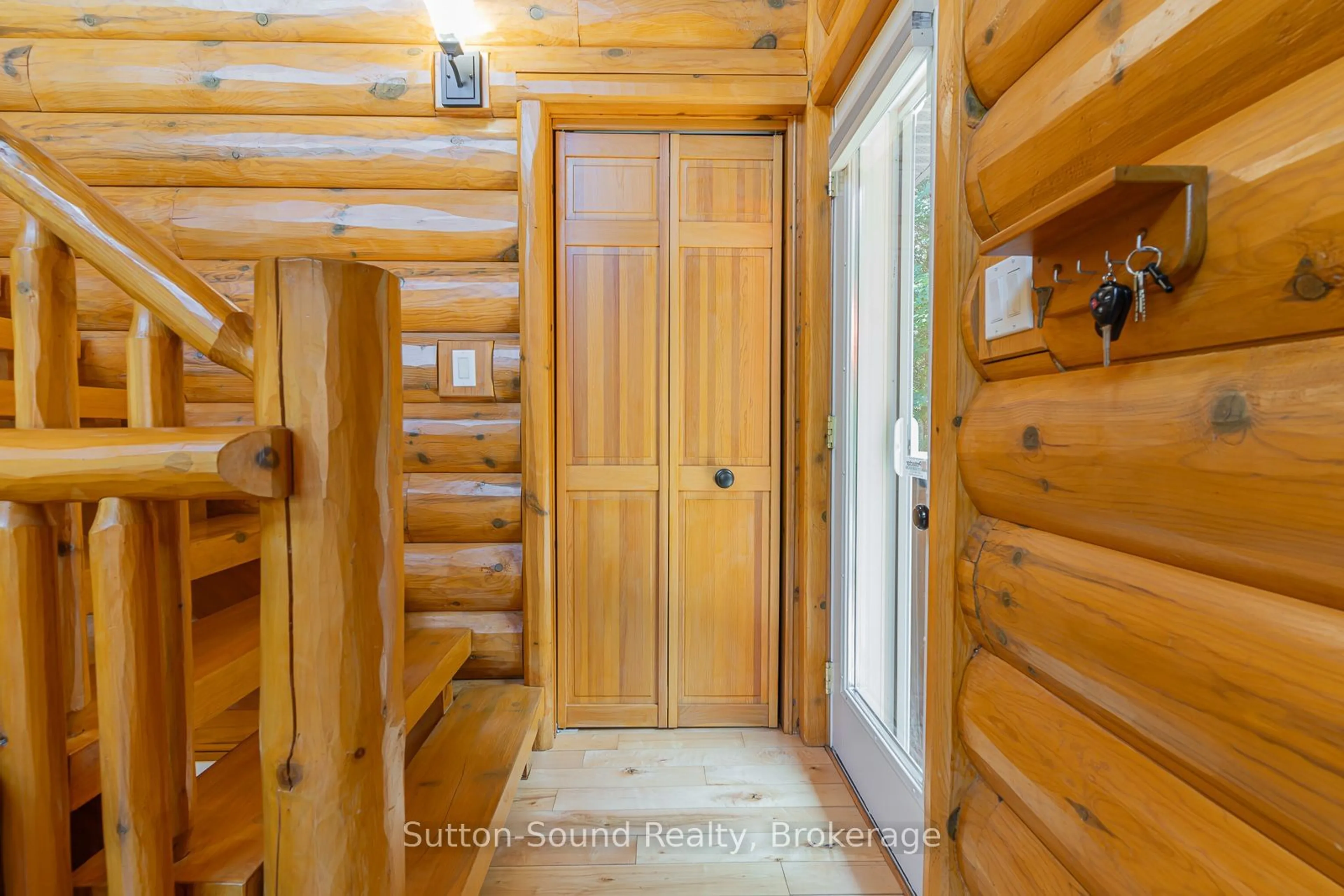 Indoor entryway for 20 Sandy Pines Tr, South Bruce Peninsula Ontario N0H 2G0