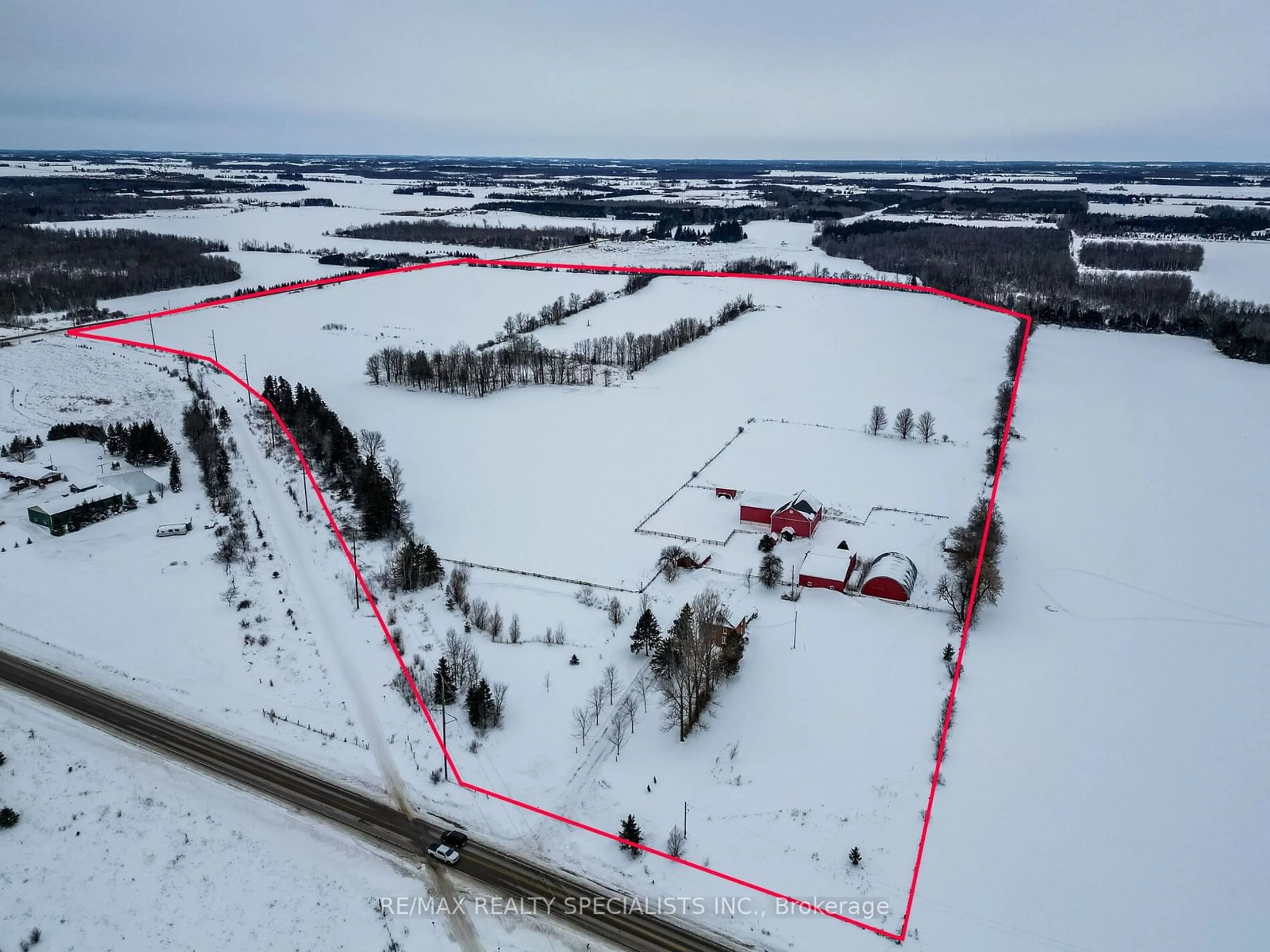 A pic from outside/outdoor area/front of a property/back of a property/a pic from drone, building for 475056 County Road 11, Amaranth Ontario L0W 1S0