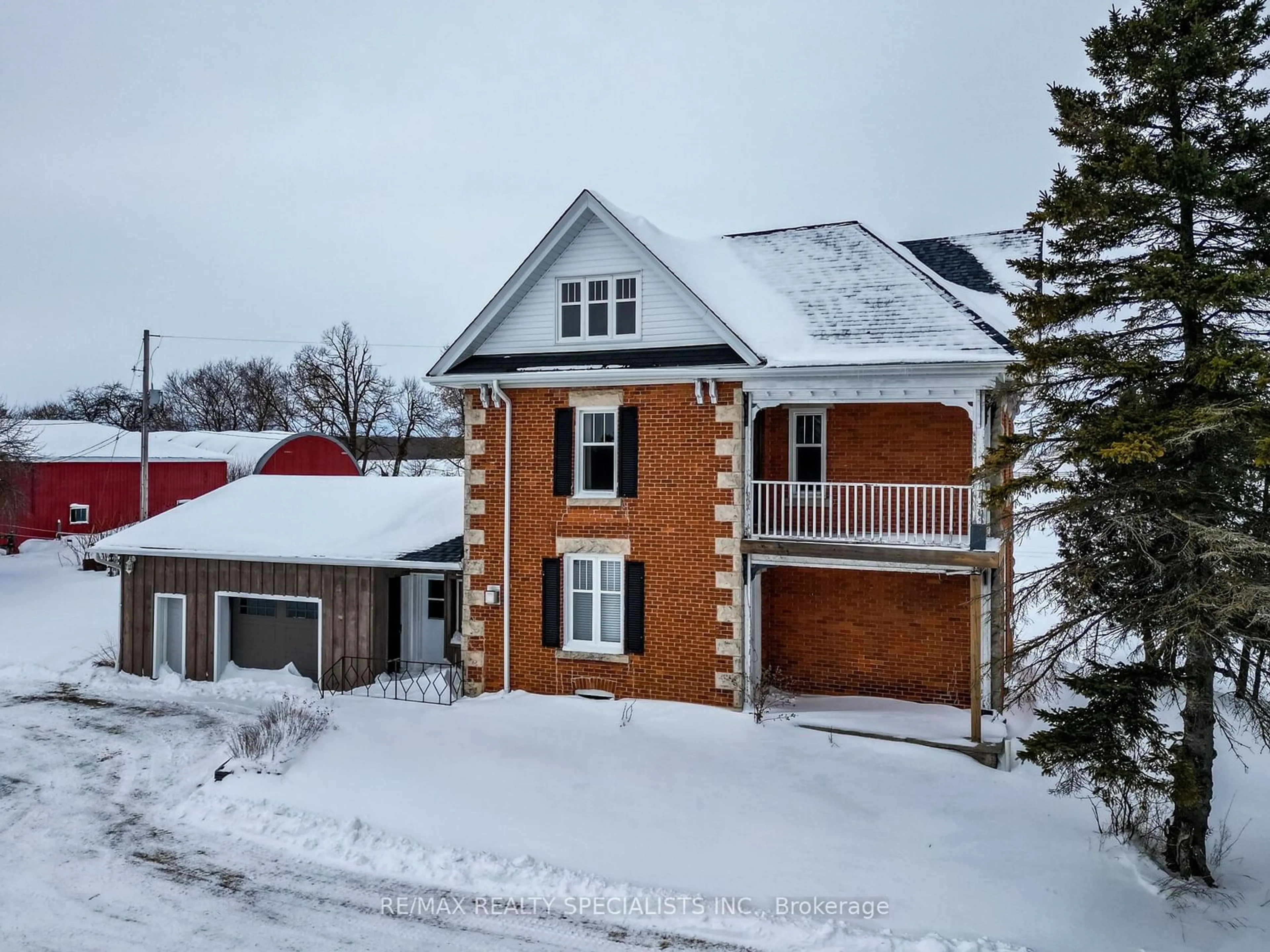 A pic from outside/outdoor area/front of a property/back of a property/a pic from drone, street for 475056 County Road 11, Amaranth Ontario L0W 1S0