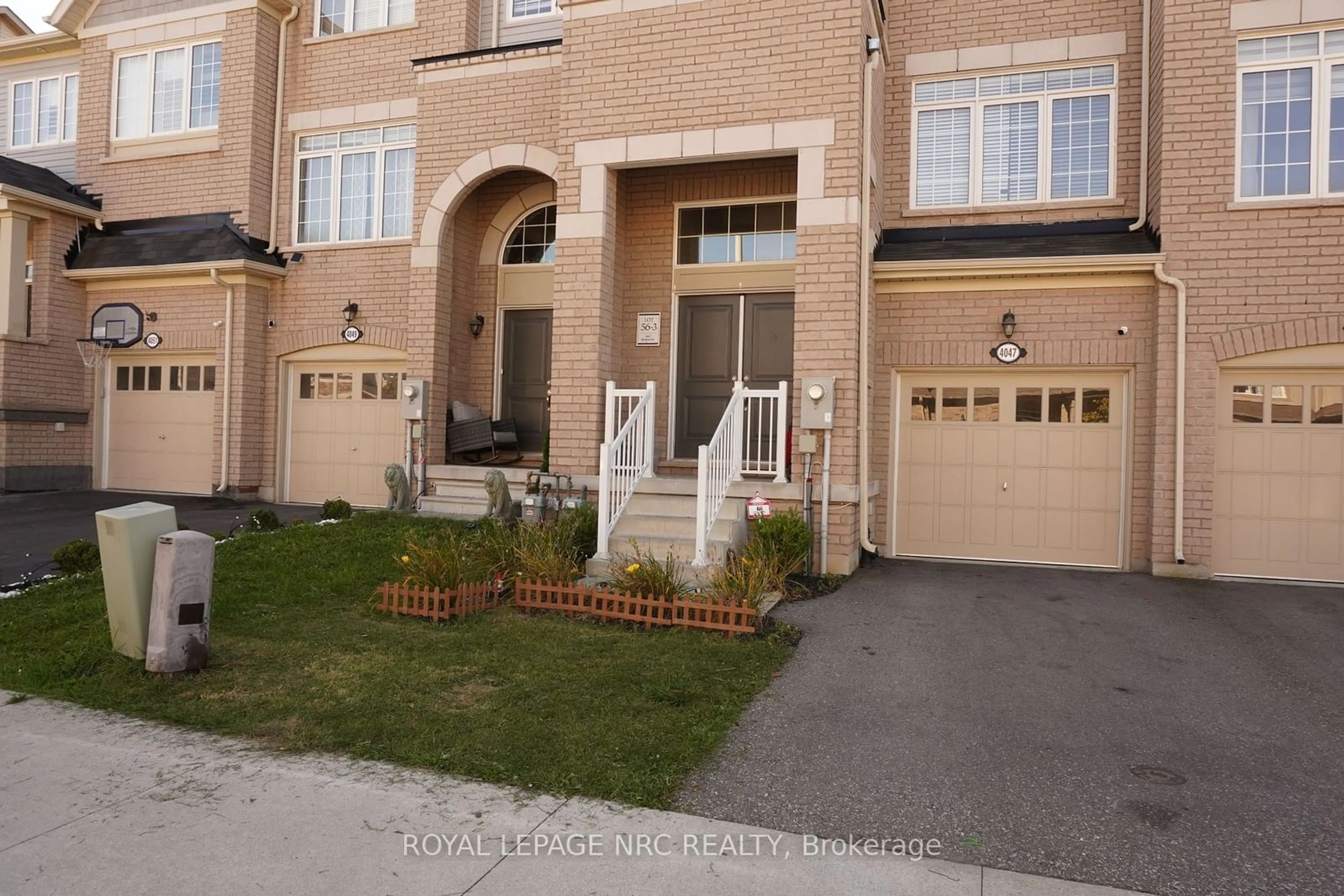 Home with brick exterior material, street for 4047 Maitland St, Lincoln Ontario L0R 1B4