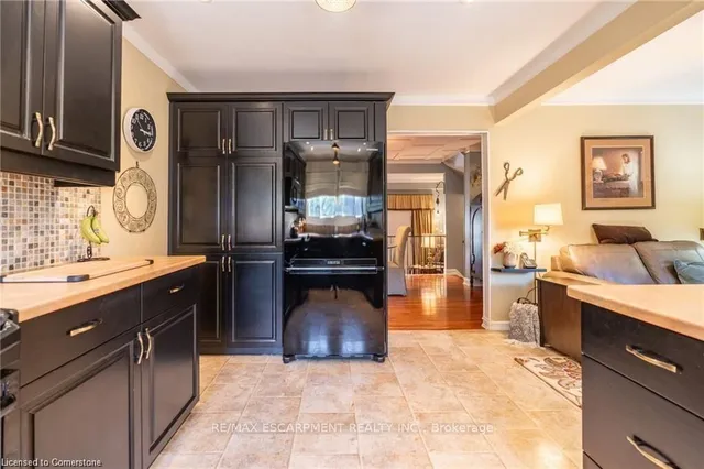 Additional property image - 89 Larraine Ave
