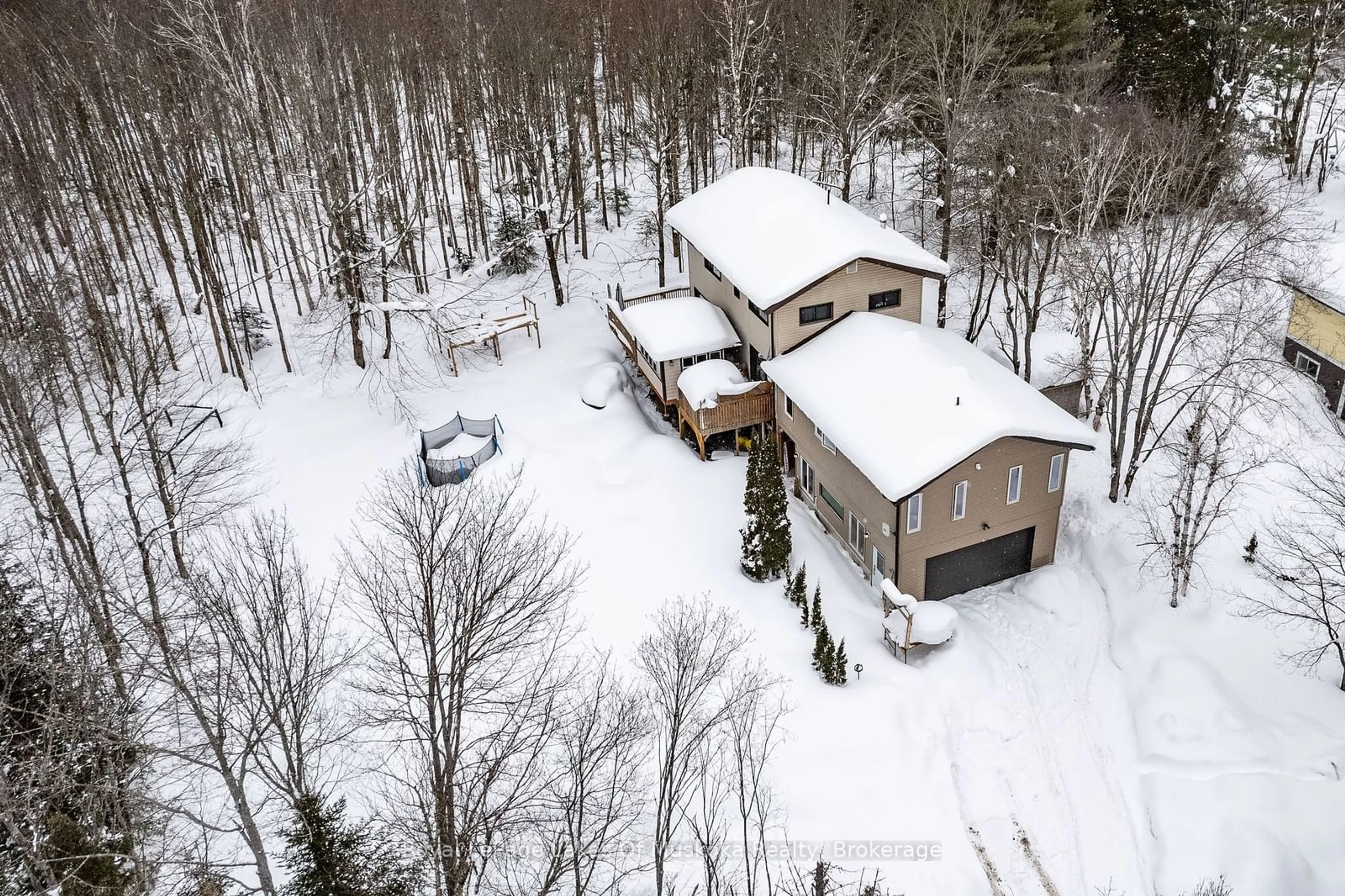 A pic from outside/outdoor area/front of a property/back of a property/a pic from drone, unknown for 1034 Uffington Rd, Bracebridge Ontario P1L 1X1