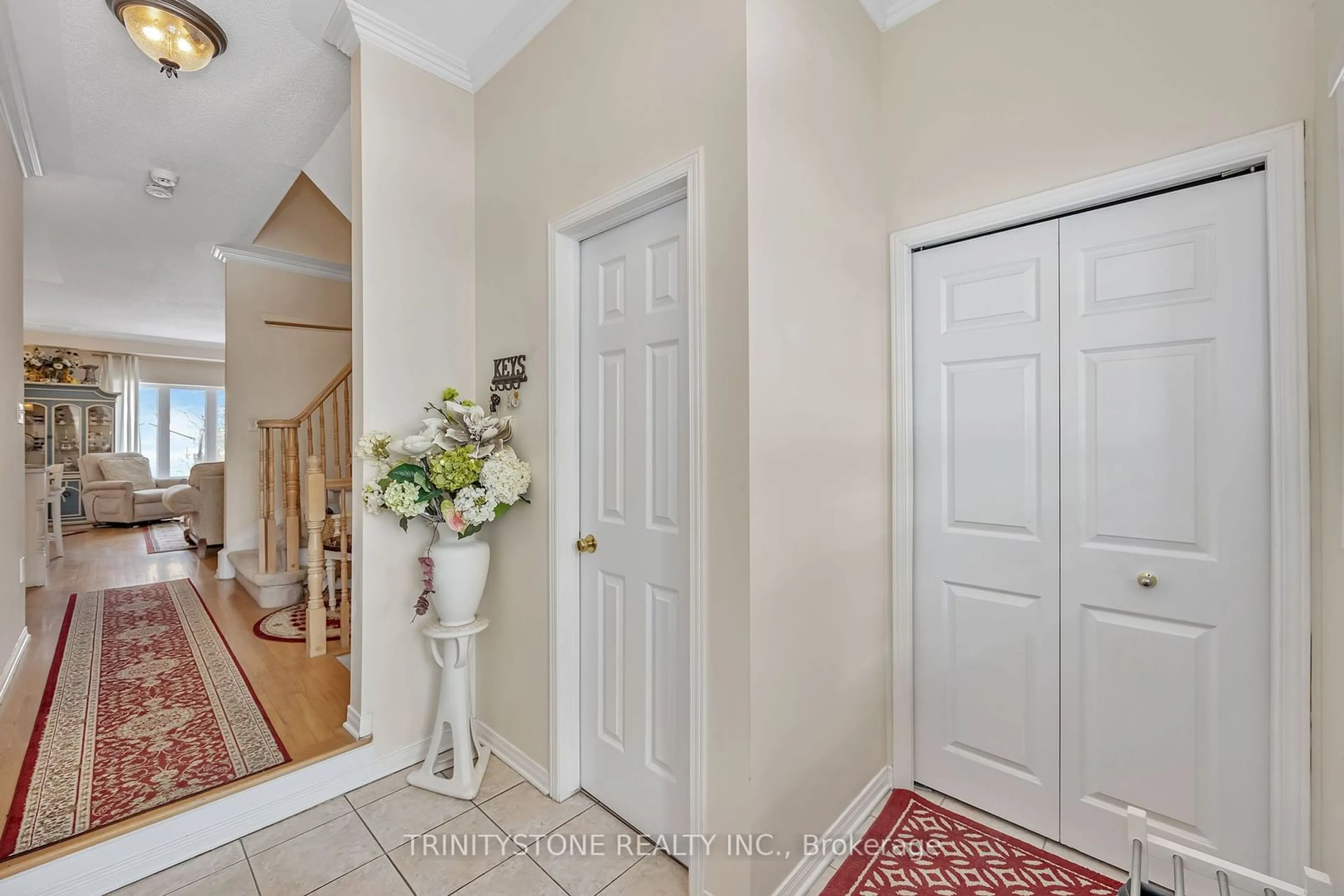 Indoor entryway for 5 Laumann Crt, Stittsville - Munster - Richmond Ontario K2S 1V9