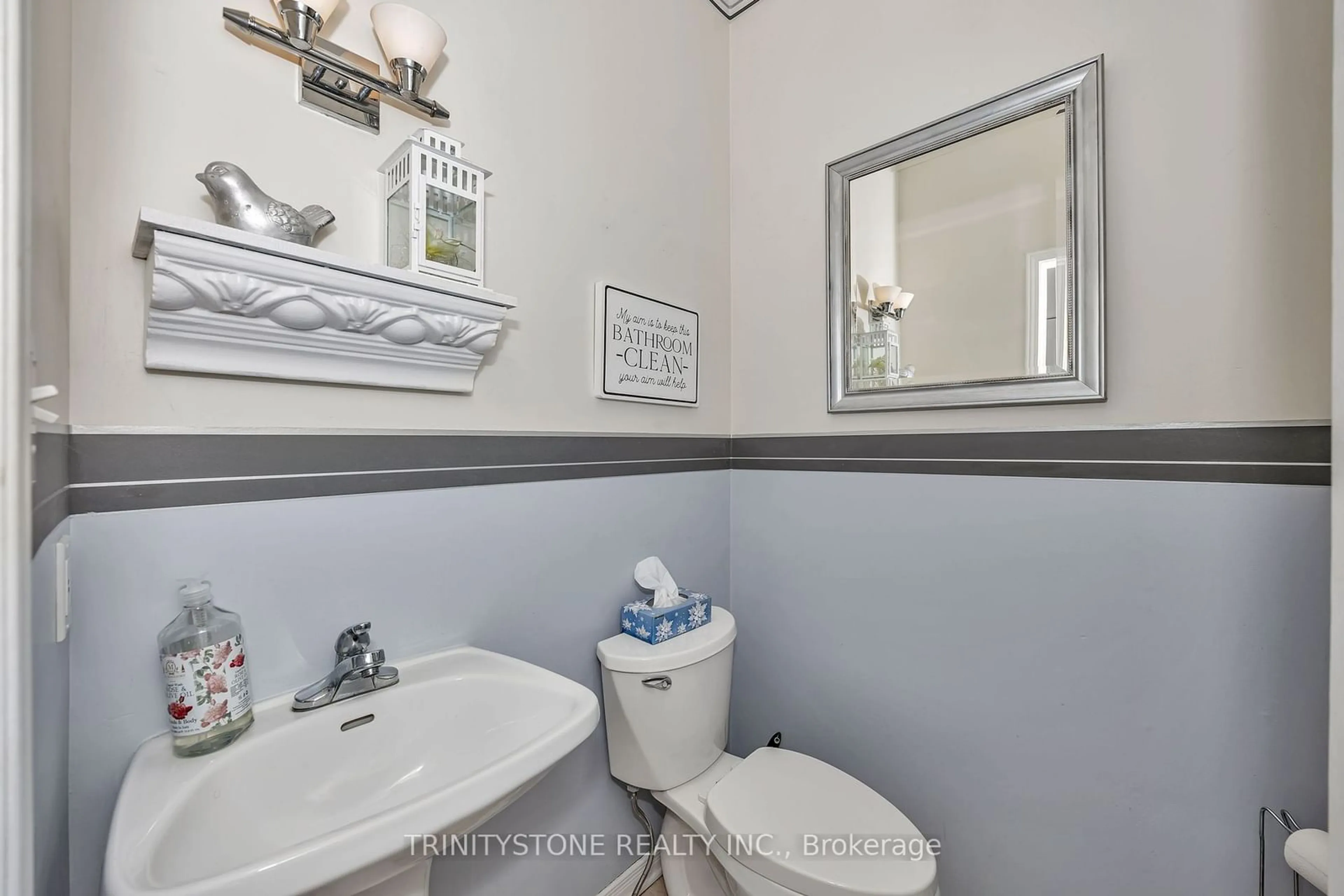 Standard bathroom, ceramic/tile floor for 5 Laumann Crt, Stittsville - Munster - Richmond Ontario K2S 1V9