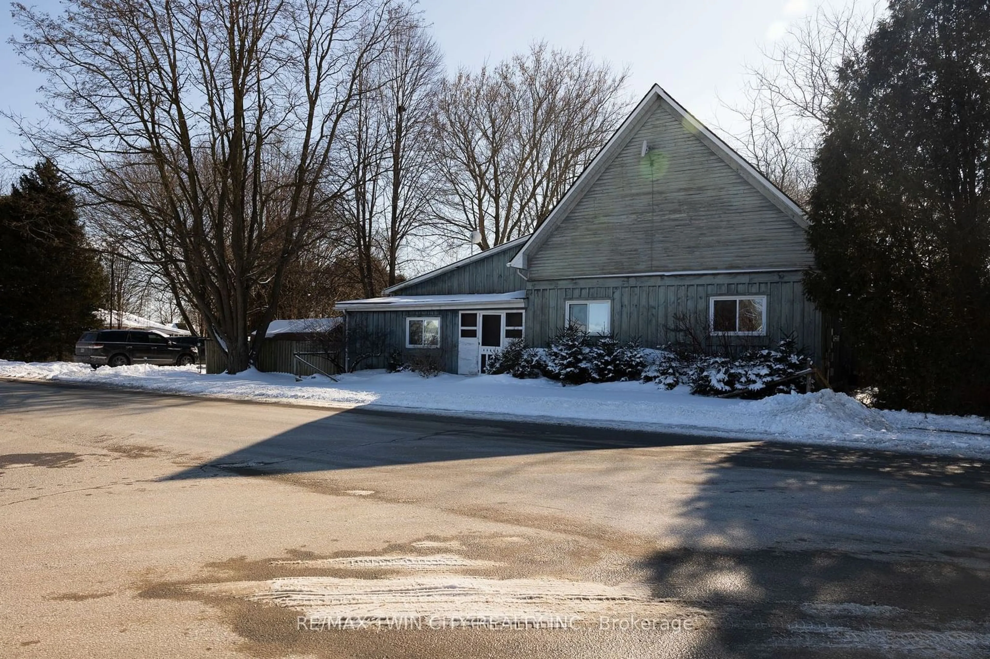 A pic from outside/outdoor area/front of a property/back of a property/a pic from drone, street for 934 BURFORD DELHI TWLN Rd, Norfolk Ontario N0E 1R0