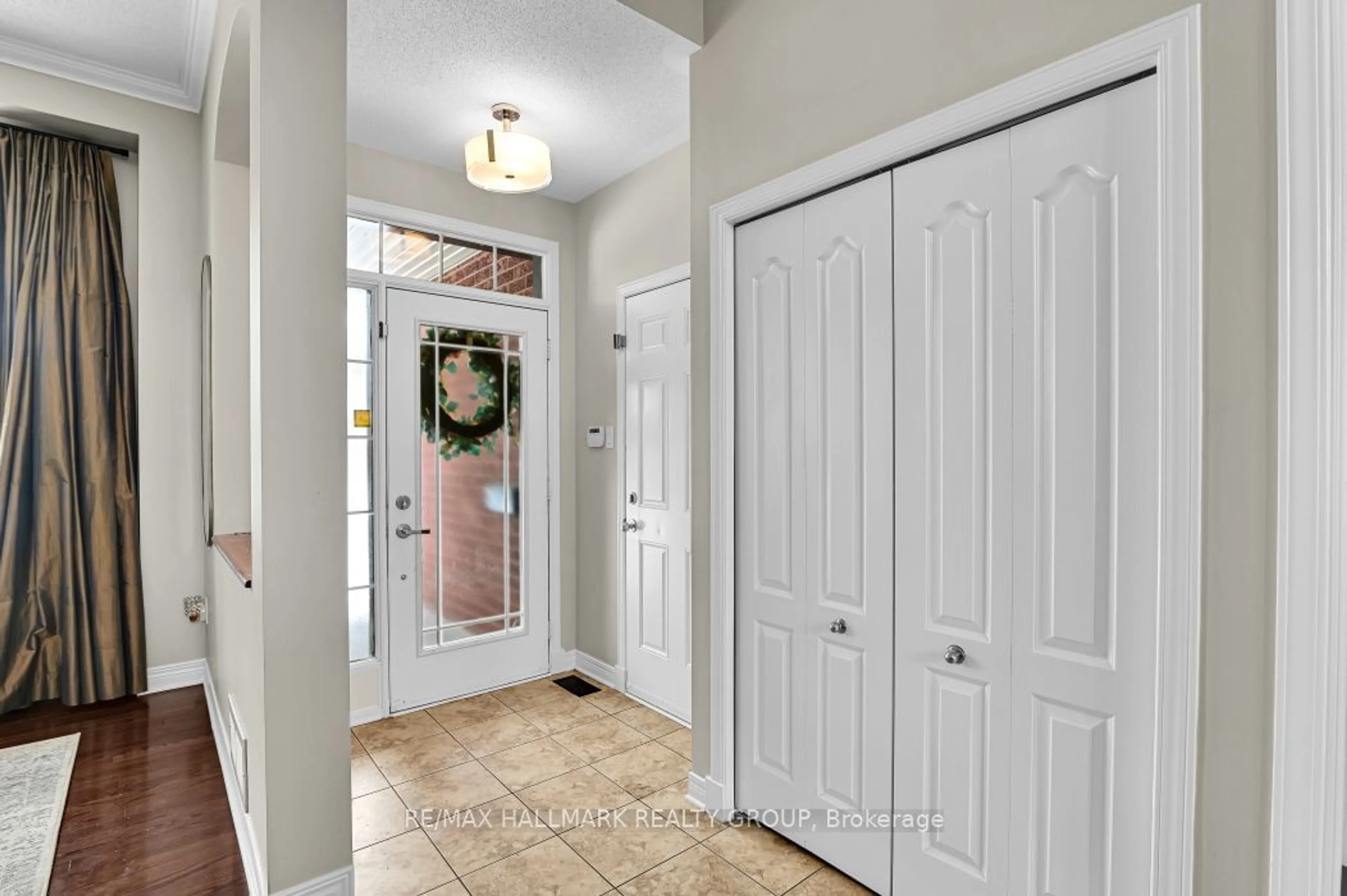 Indoor entryway for 80 Rodeo Dr, Barrhaven Ontario K2J 5K2