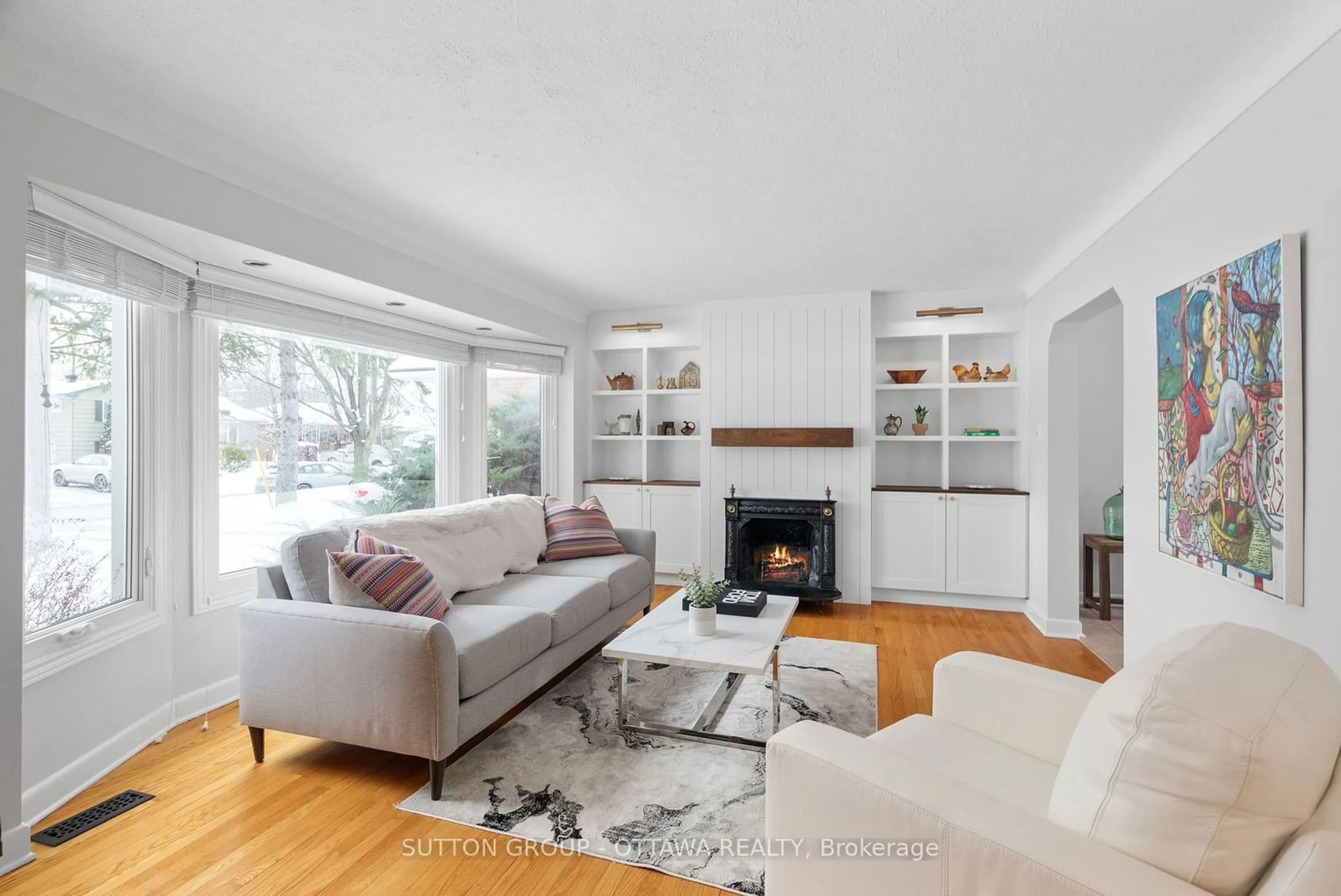 Living room with furniture, wood/laminate floor for 515 BATHURST Ave, Alta Vista and Area Ontario K1G 0X4