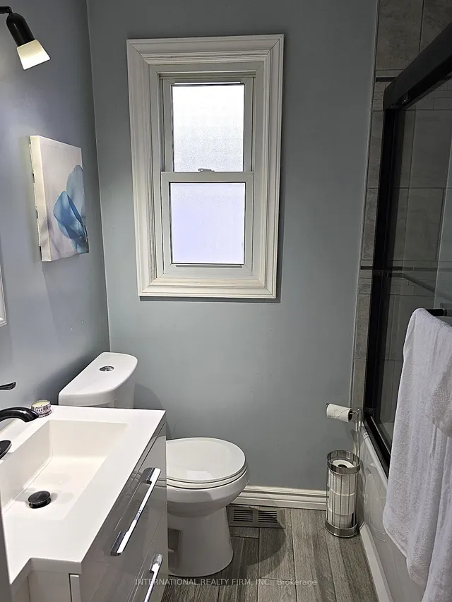 Additional property image - 122 East 45th St