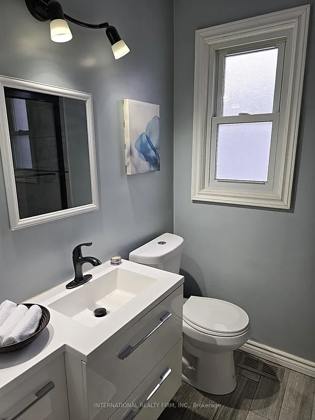 Additional property image - 122 East 45th St
