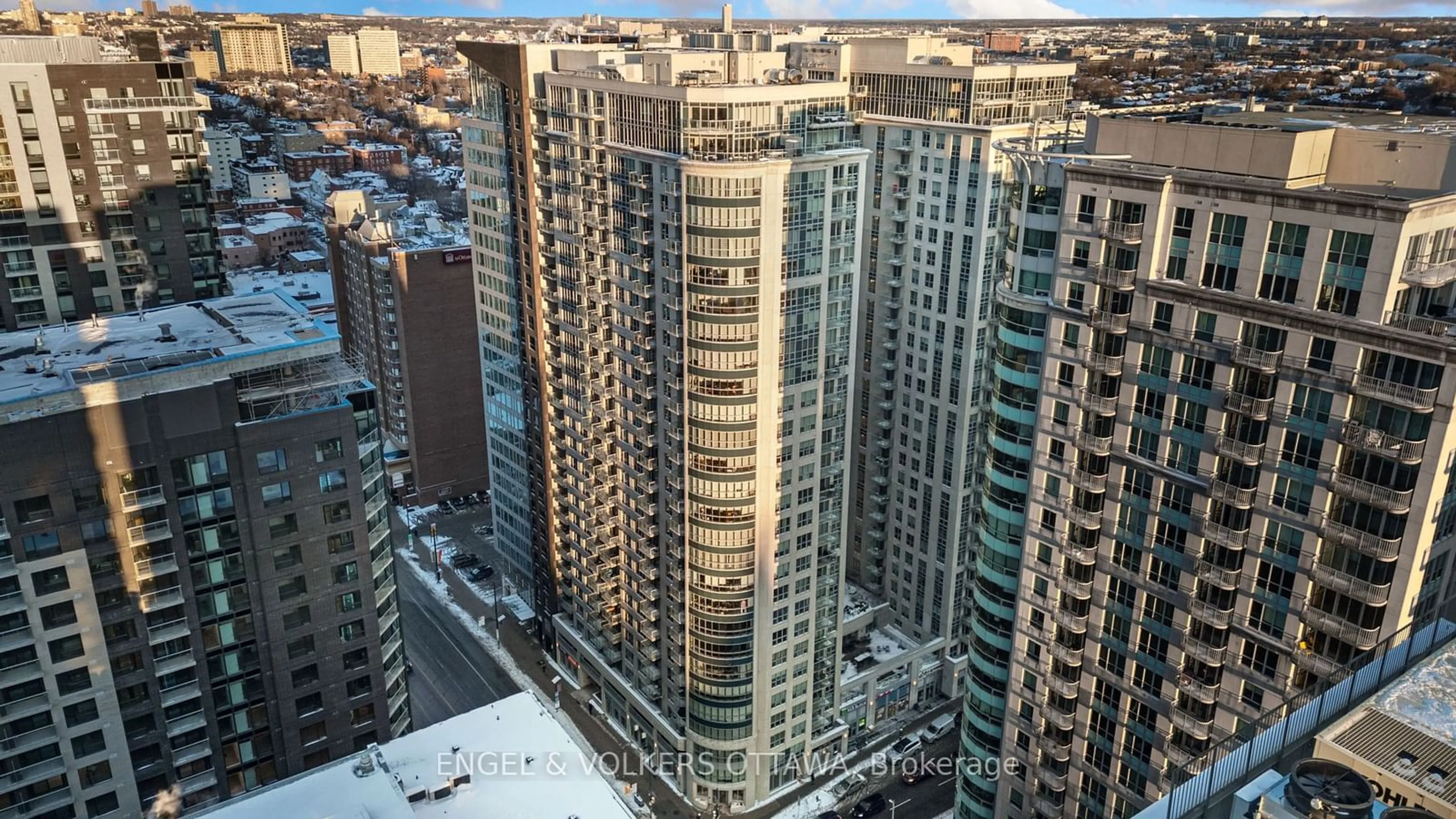 A pic from outside/outdoor area/front of a property/back of a property/a pic from drone, city buildings view from balcony for 242 Rideau St #2502, Lower Town - Sandy Hill Ontario K1N 0B7