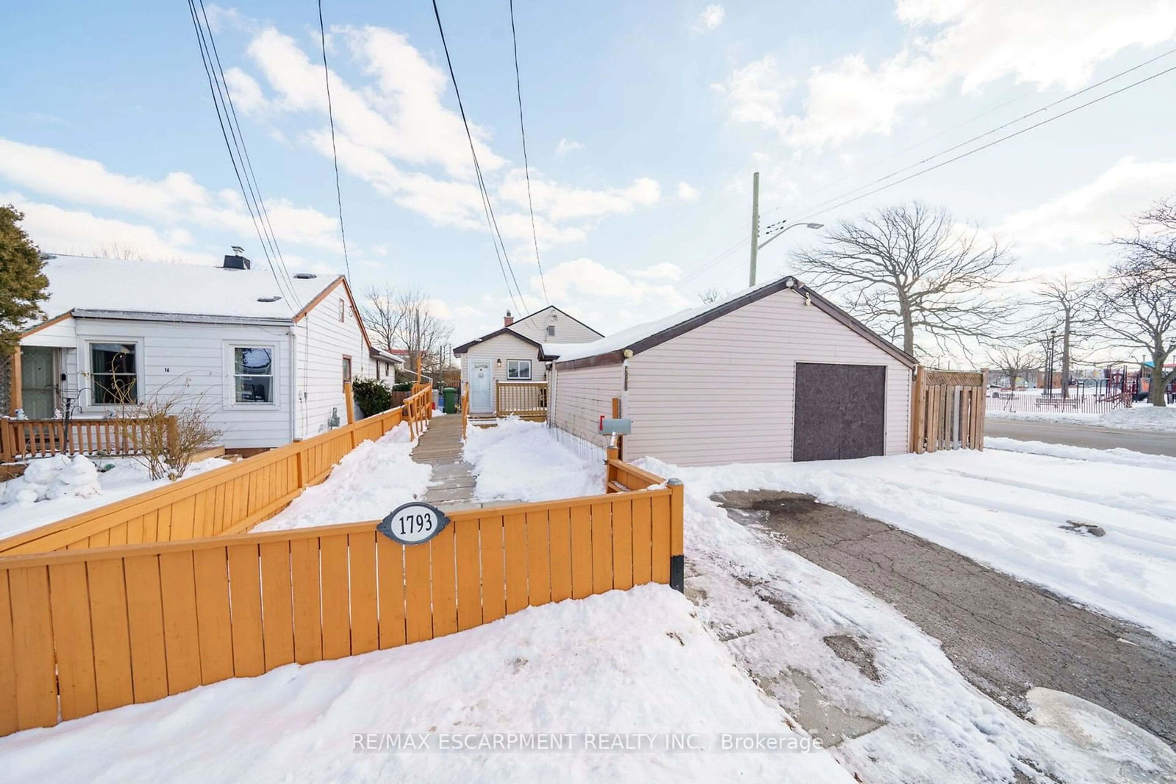 A pic from outside/outdoor area/front of a property/back of a property/a pic from drone, street for 1793 Main St, Hamilton Ontario L8H 1E5