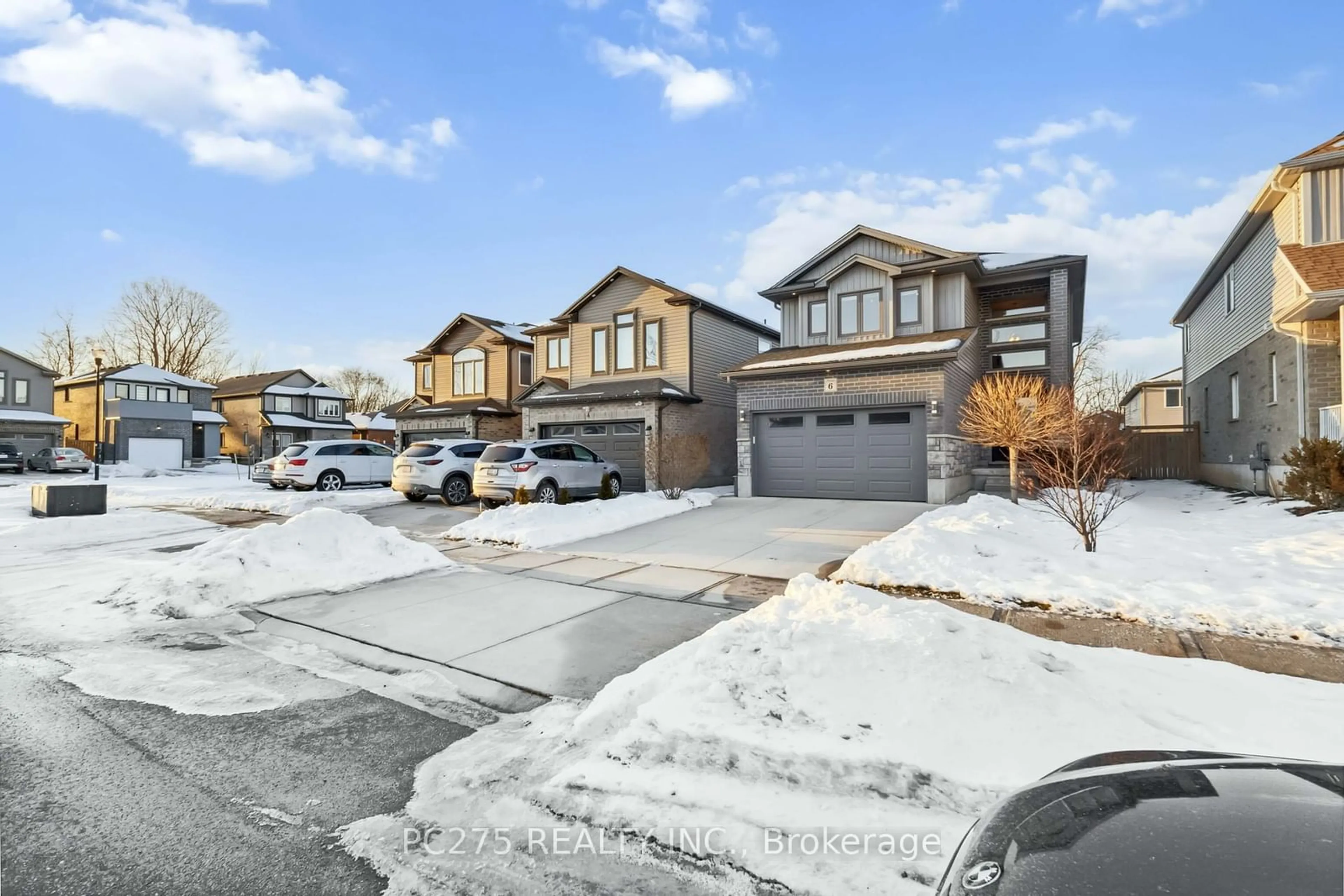 A pic from outside/outdoor area/front of a property/back of a property/a pic from drone, street for 6 Hayes St, London Ontario N5Z 0A6