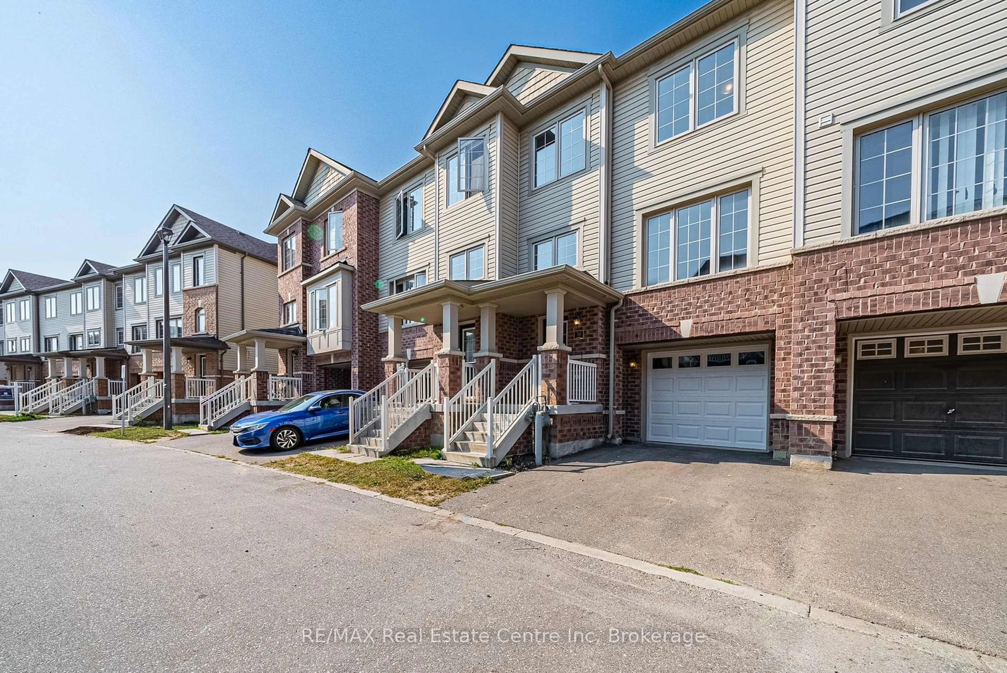 A pic from outside/outdoor area/front of a property/back of a property/a pic from drone, street for 470 LINDEN Dr #30, Cambridge Ontario N3H 5L5