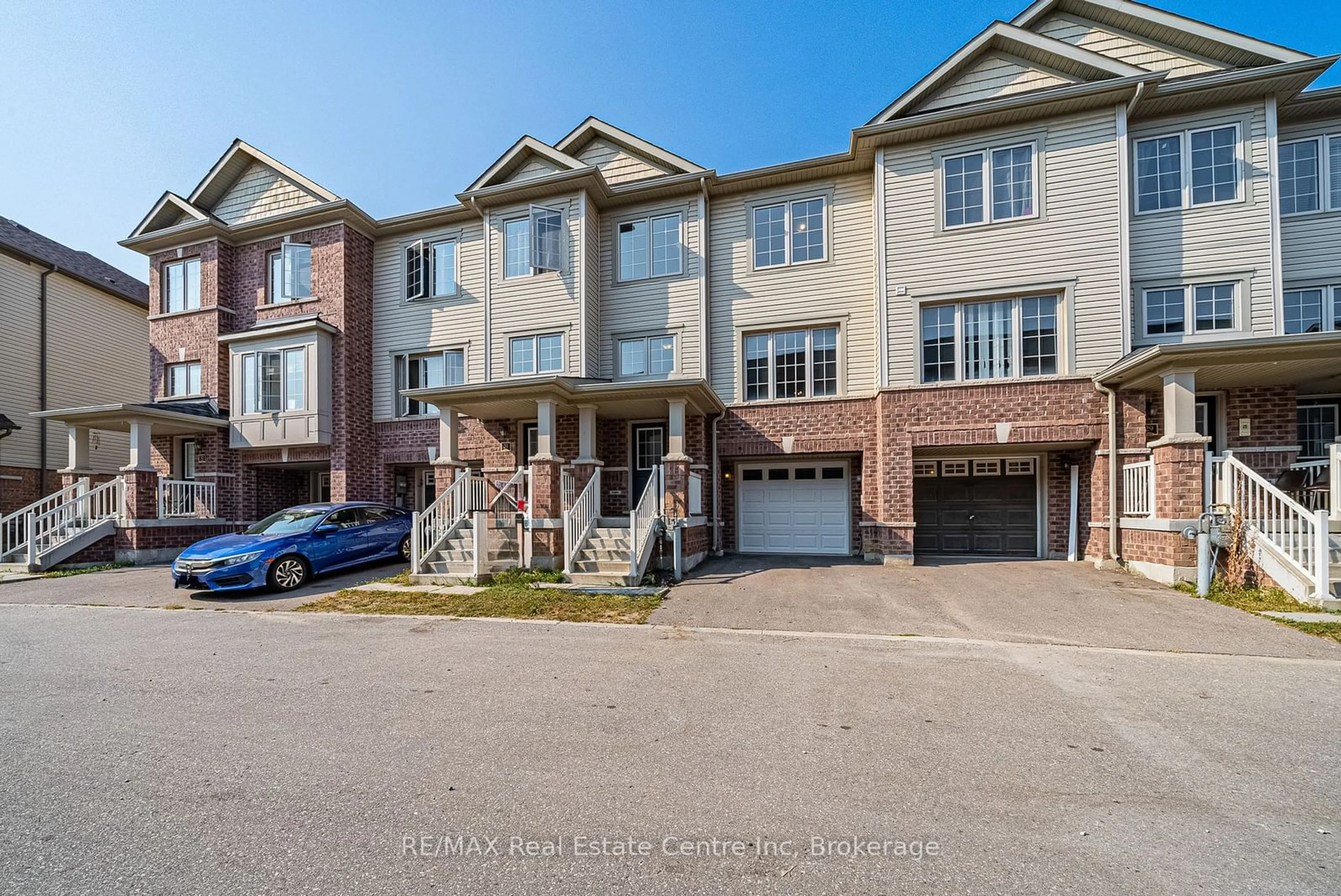 A pic from outside/outdoor area/front of a property/back of a property/a pic from drone, street for 470 LINDEN Dr #30, Cambridge Ontario N3H 5L5