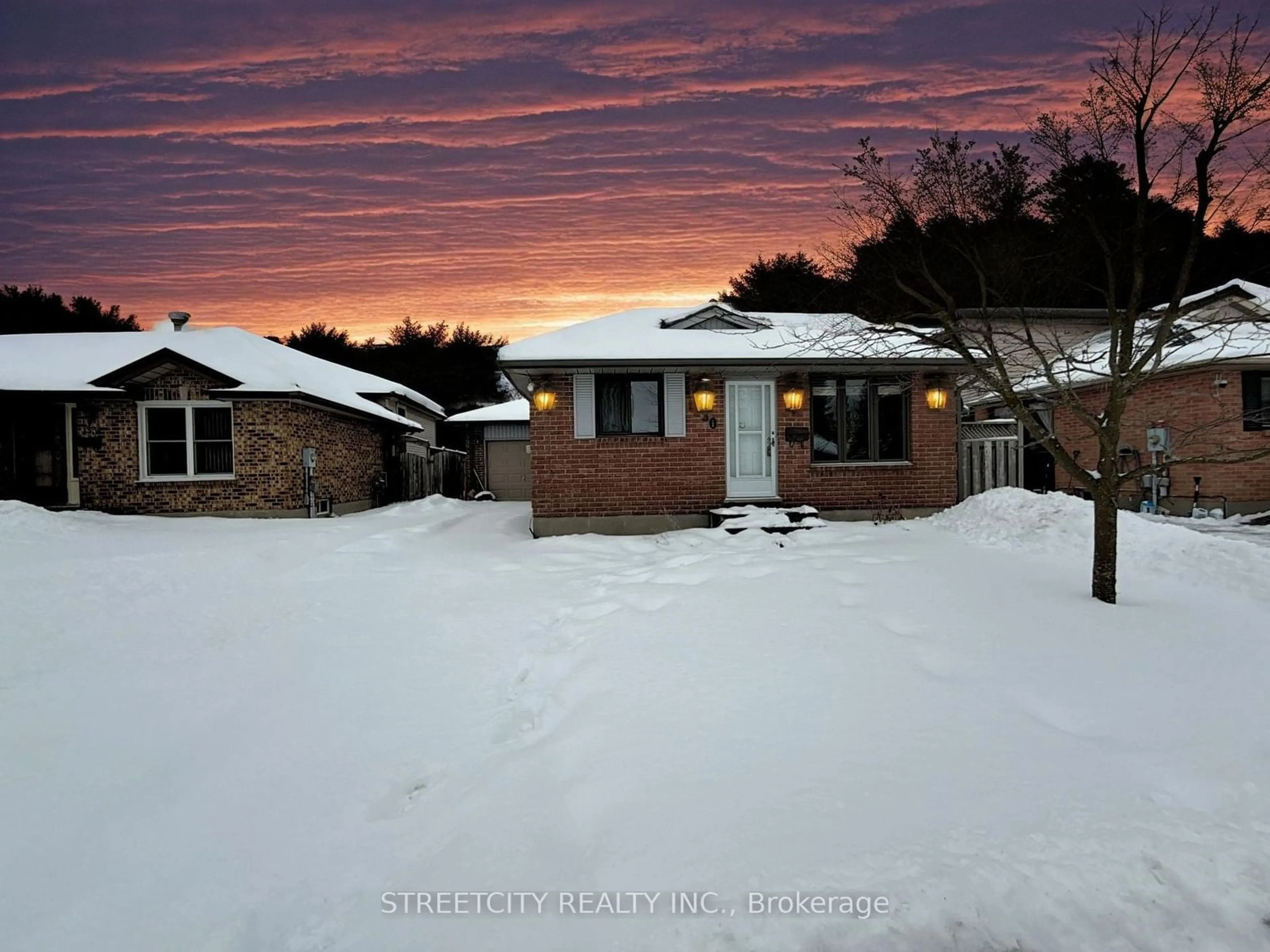 A pic from outside/outdoor area/front of a property/back of a property/a pic from drone, street for 1330 Sandford St, London Ontario N5V 3V5