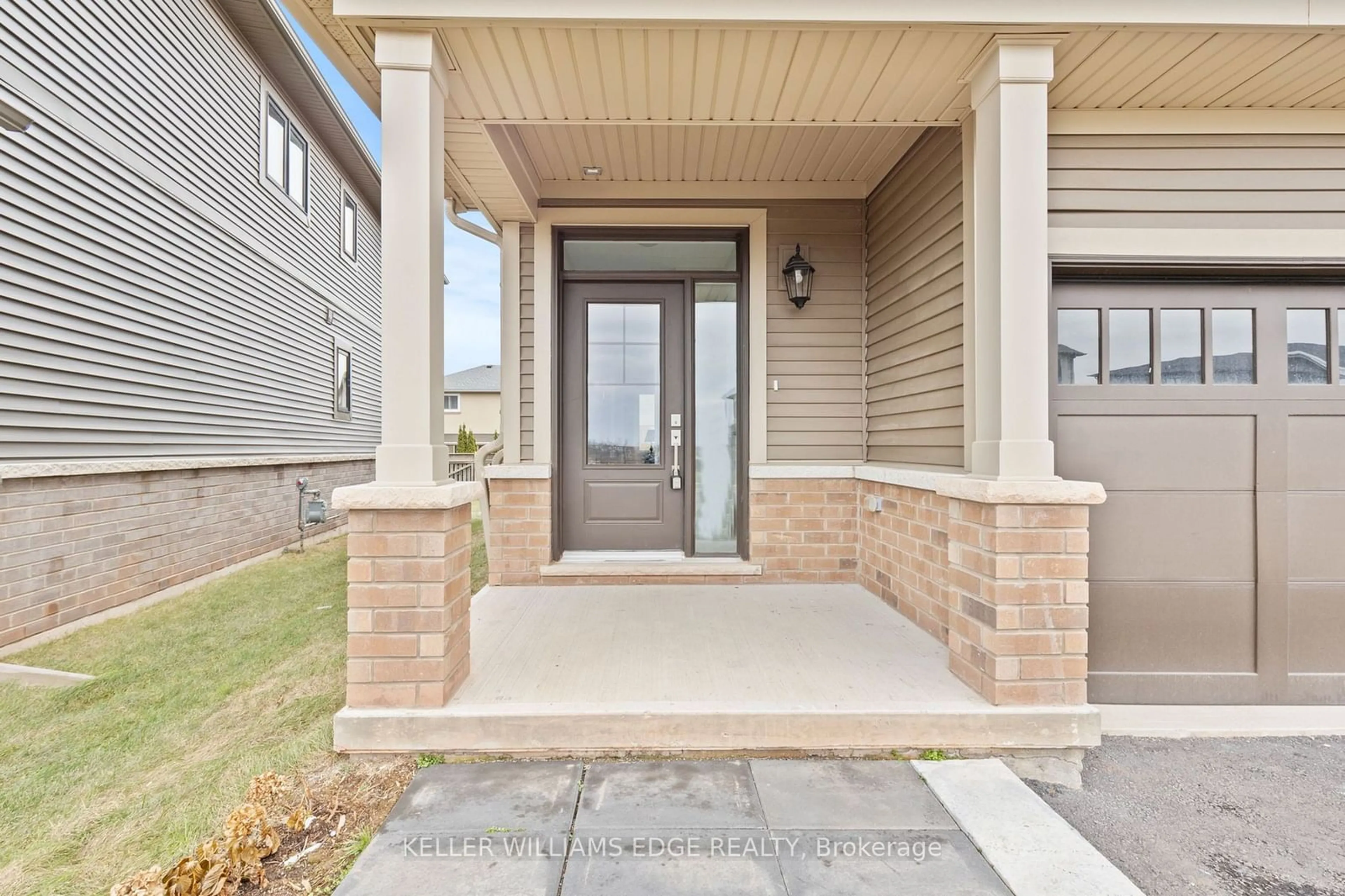 Indoor entryway for 51 Starfire Cres, Hamilton Ontario L8E 0K8