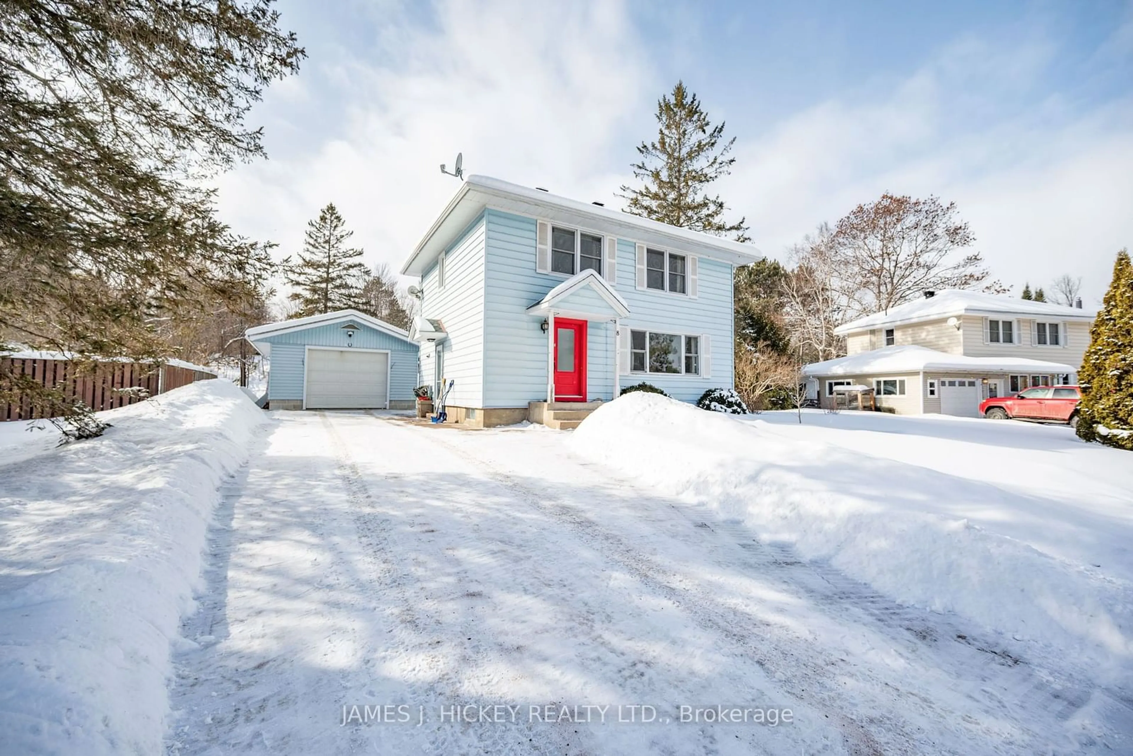 A pic from outside/outdoor area/front of a property/back of a property/a pic from drone, street for 8 Tweedsmuir Pl, Deep River Ontario K0J 1P0