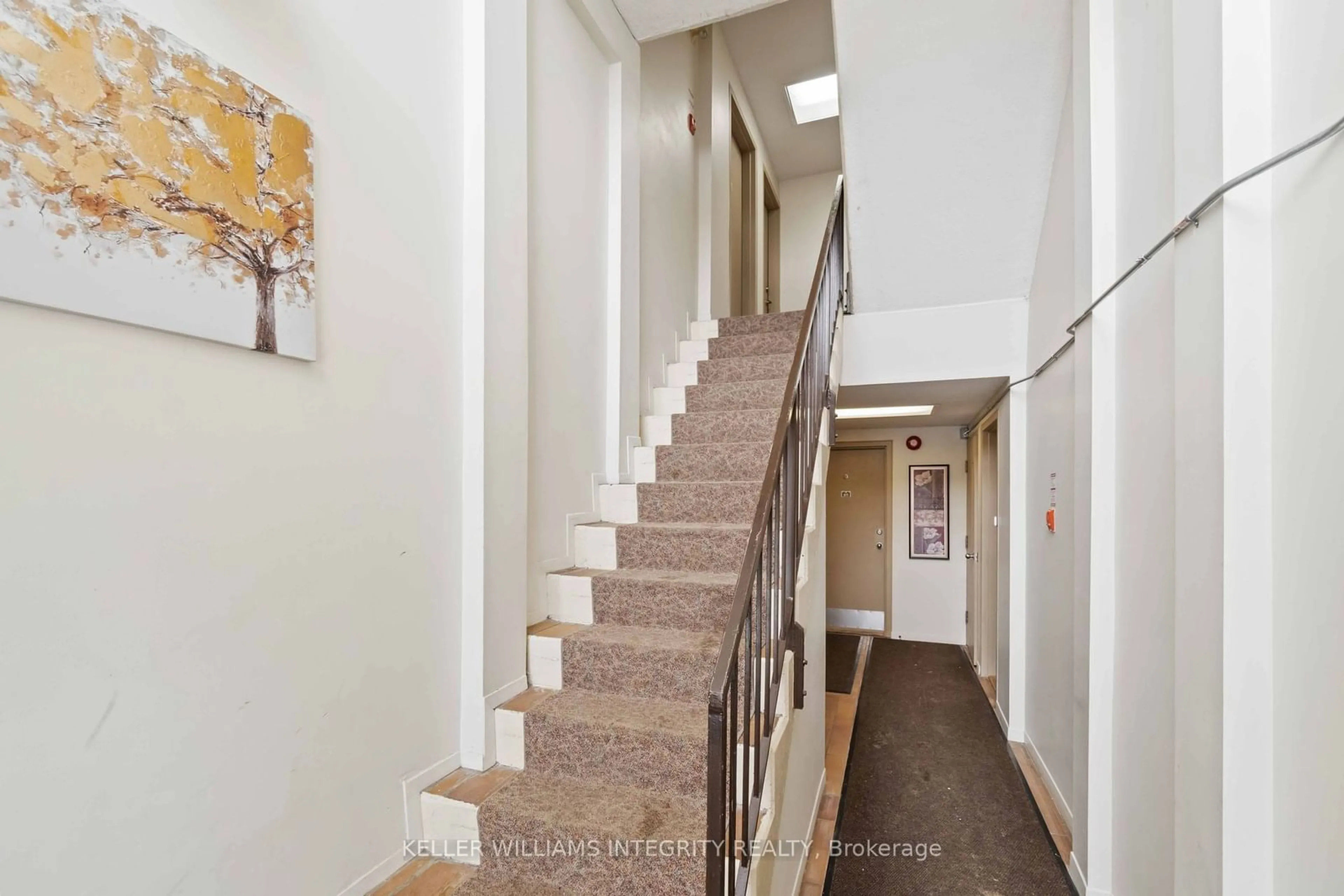 Indoor foyer for 26 Pearl St #202, Smiths Falls Ontario K7A 5B5