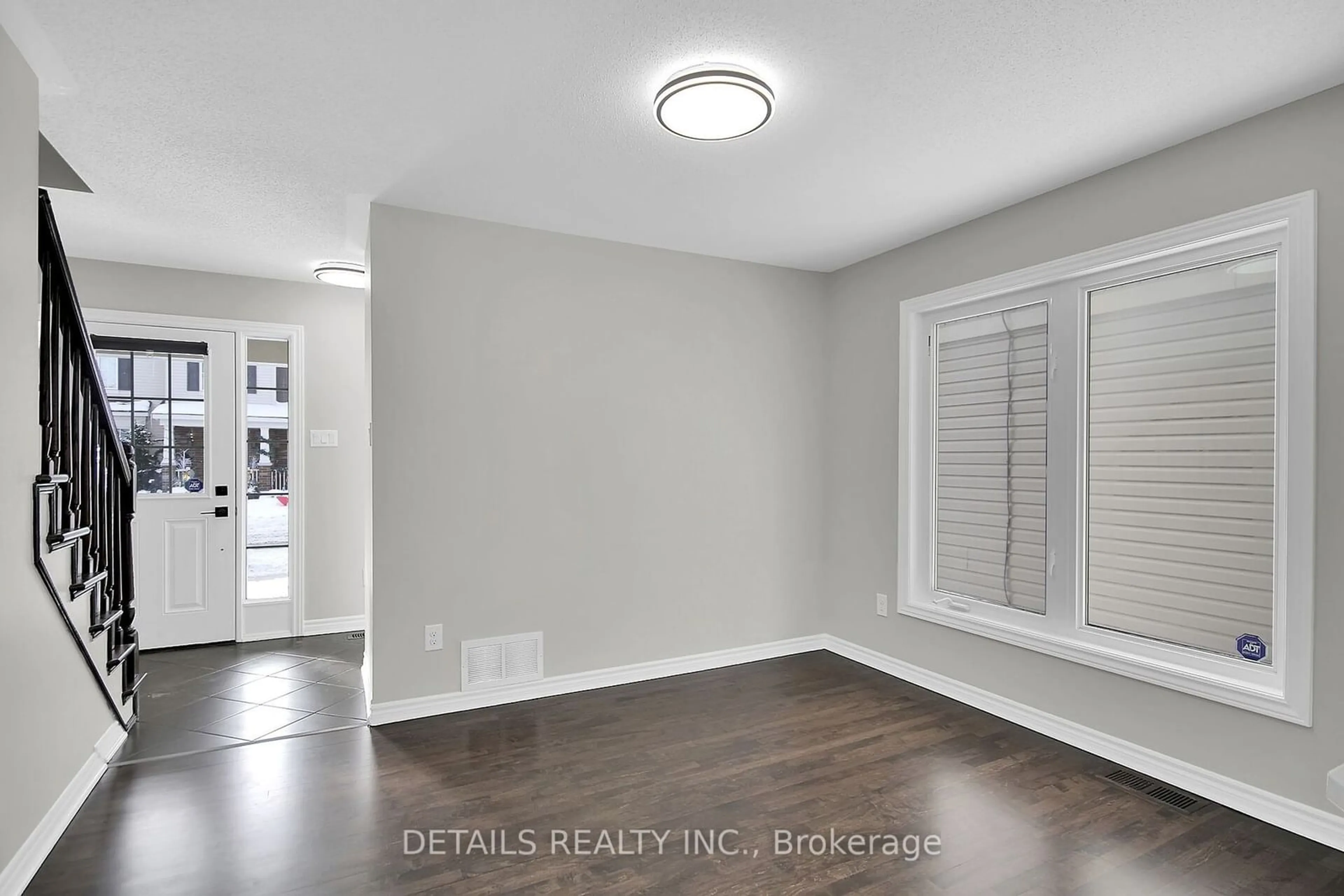 Indoor entryway for 3003 Freshwater Way, Barrhaven Ontario K2J 5J8