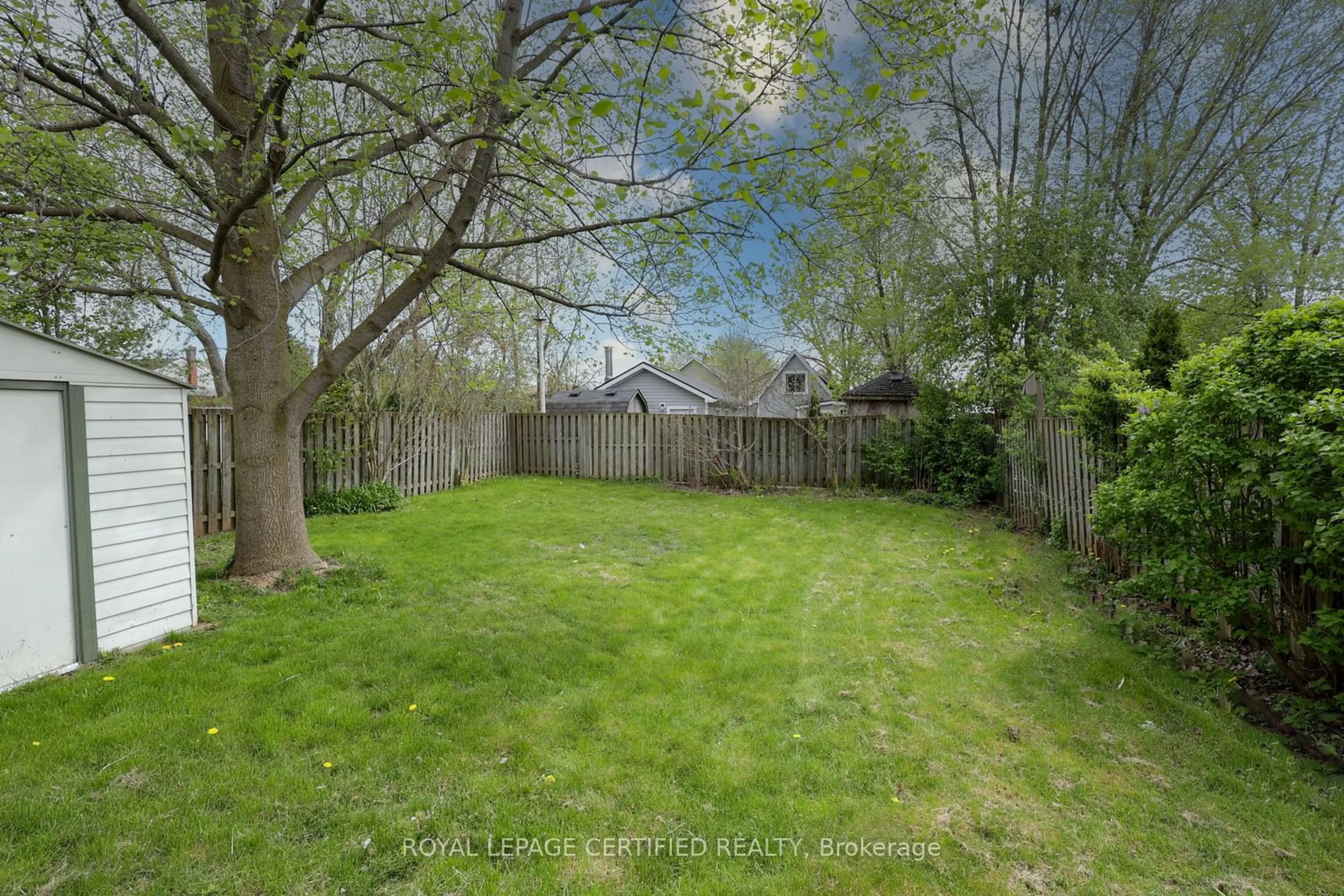 A pic from outside/outdoor area/front of a property/back of a property/a pic from drone, forest/trees view for 5810 Symmes St, Niagara Falls Ontario L2G 2G3