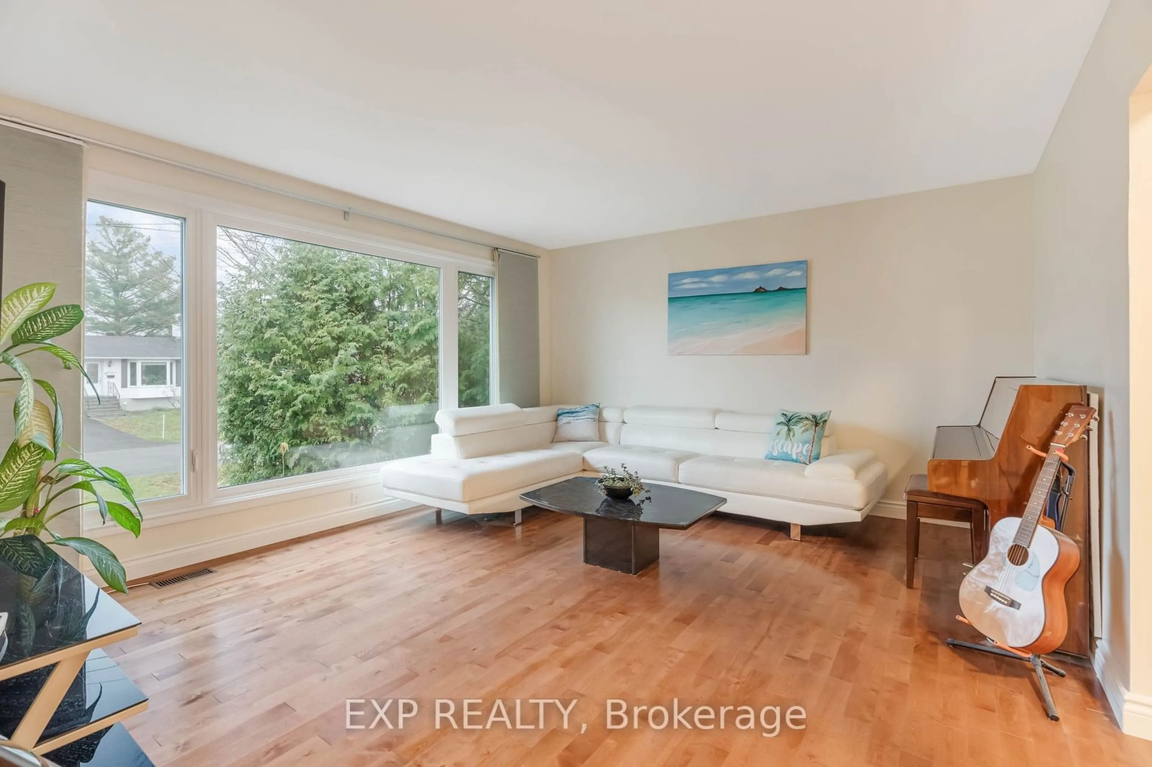 Living room with furniture, wood/laminate floor for 3732 Alderwood St, Blossom Park - Airport and Area Ontario K1T 1B5