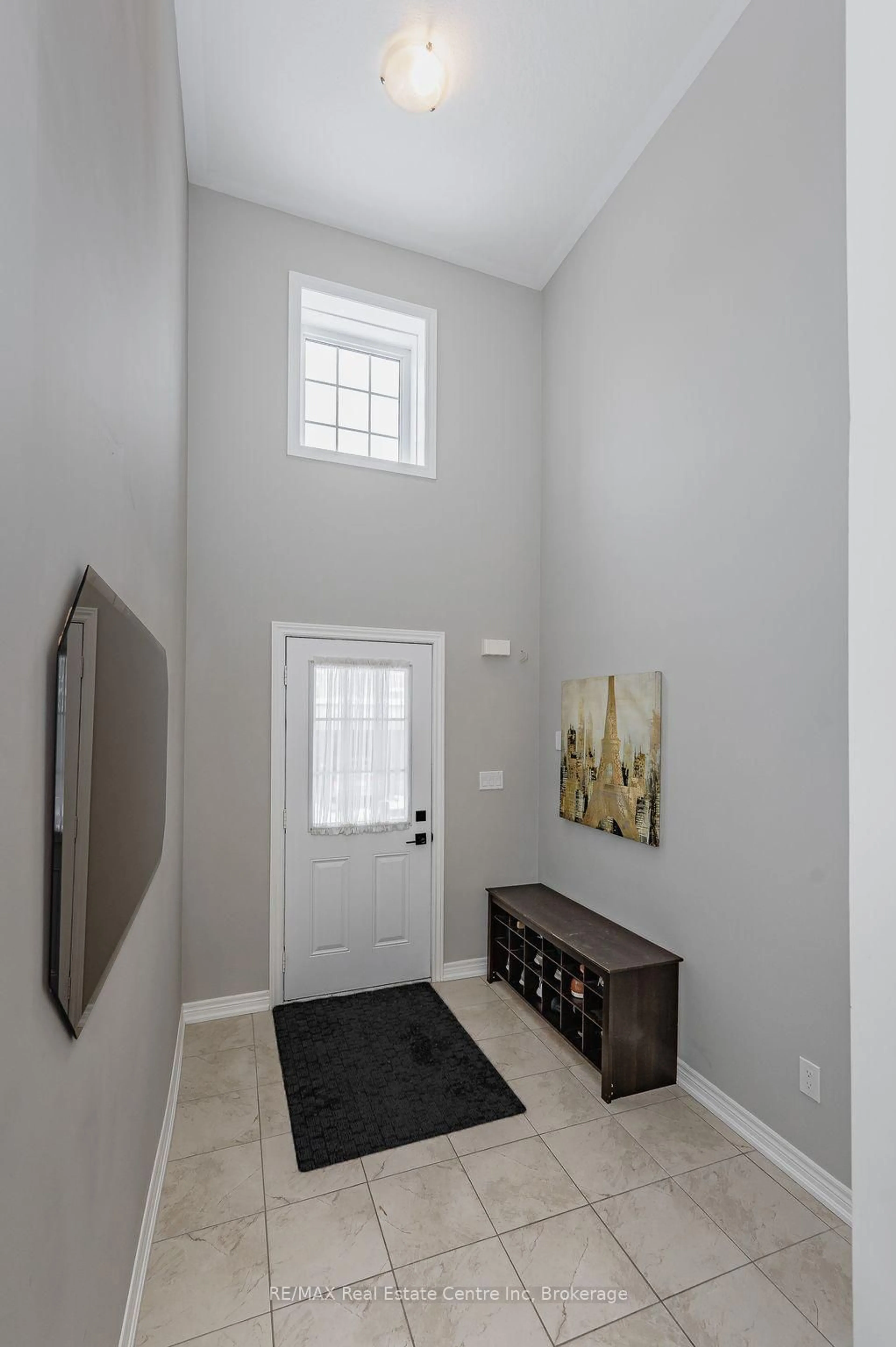 Indoor entryway for 395 Linden Dr #2, Cambridge Ontario N3H 0C8