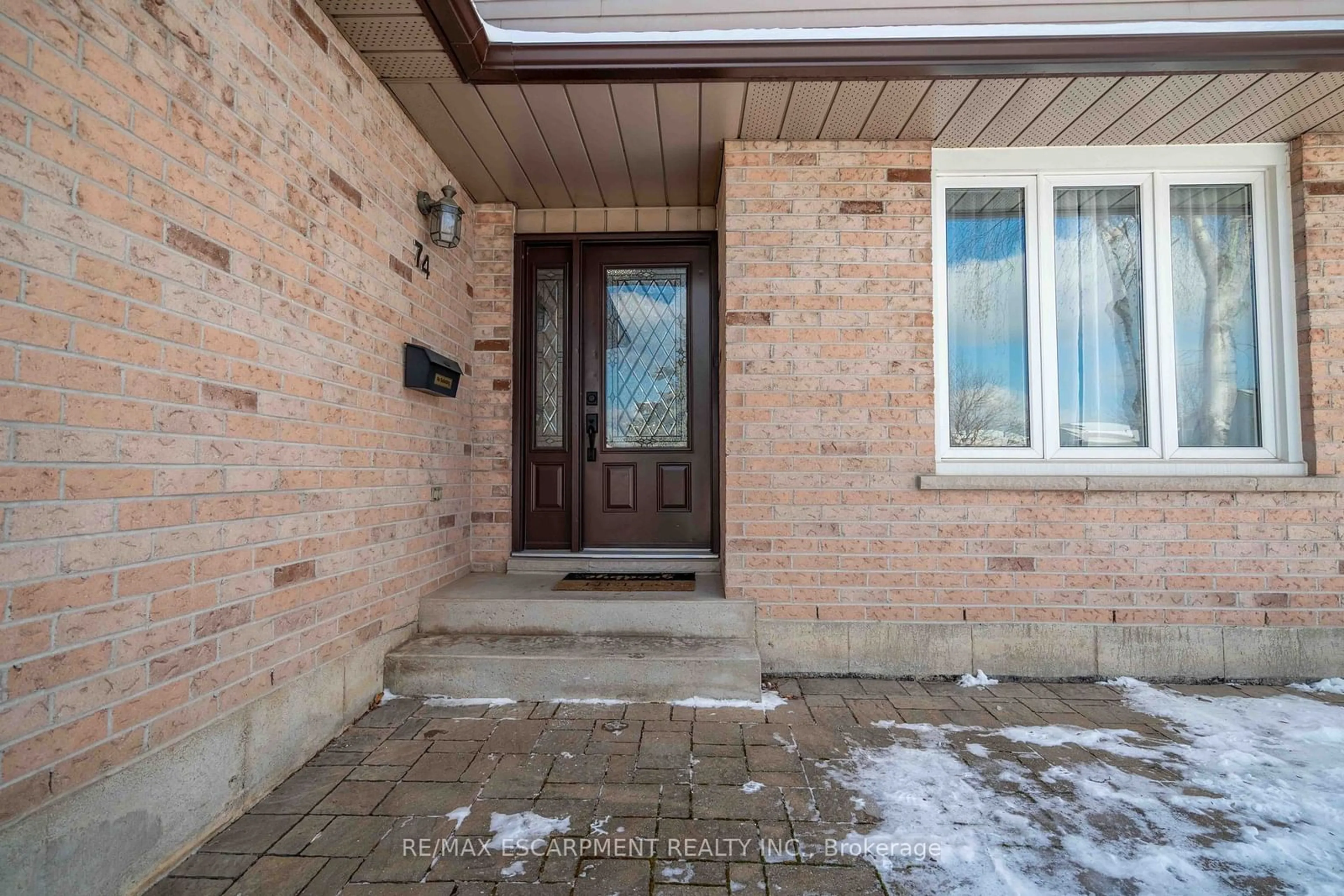 Indoor entryway for 74 Huckleberry Pl, Hamilton Ontario L8E 4R6