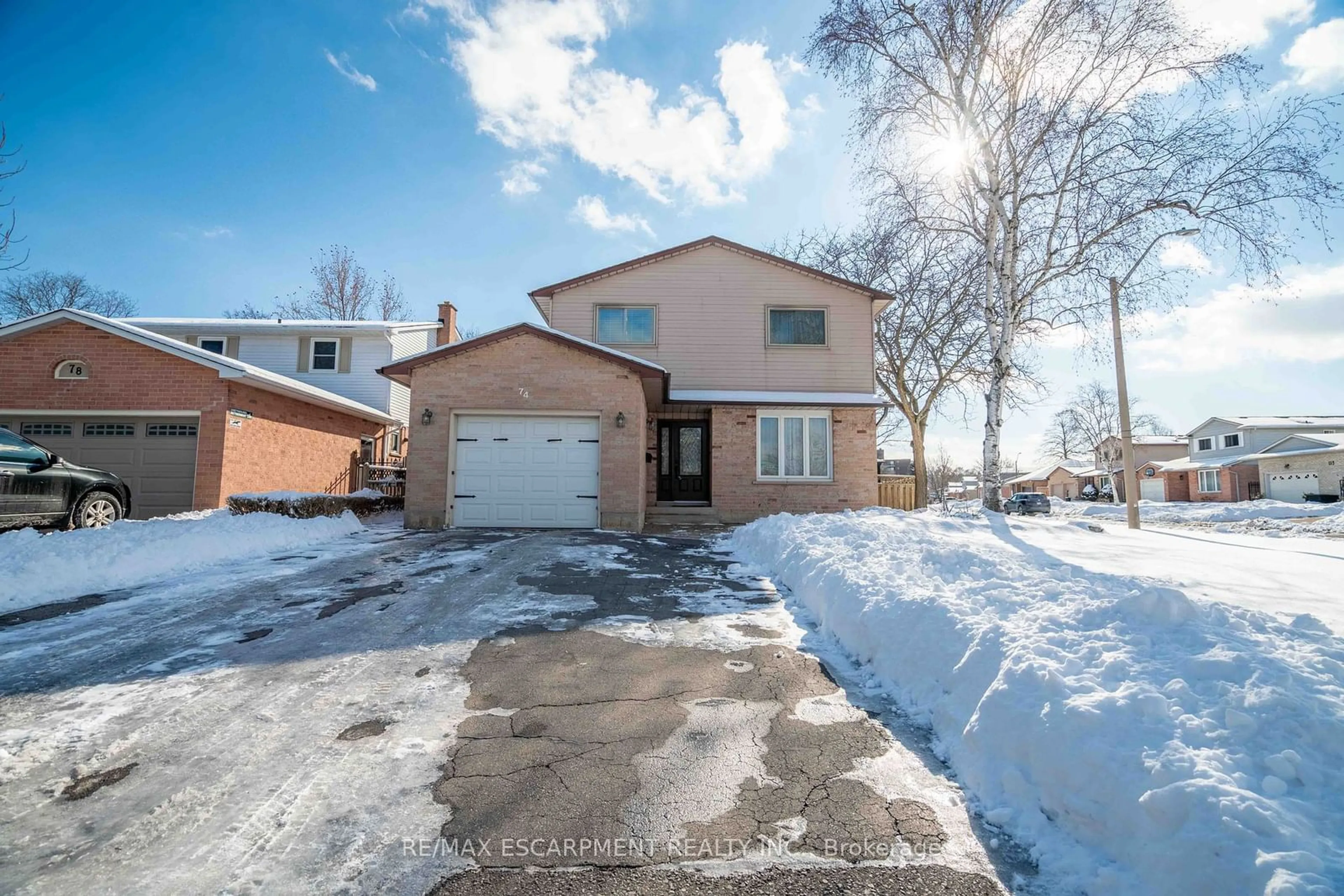 A pic from outside/outdoor area/front of a property/back of a property/a pic from drone, street for 74 Huckleberry Pl, Hamilton Ontario L8E 4R6