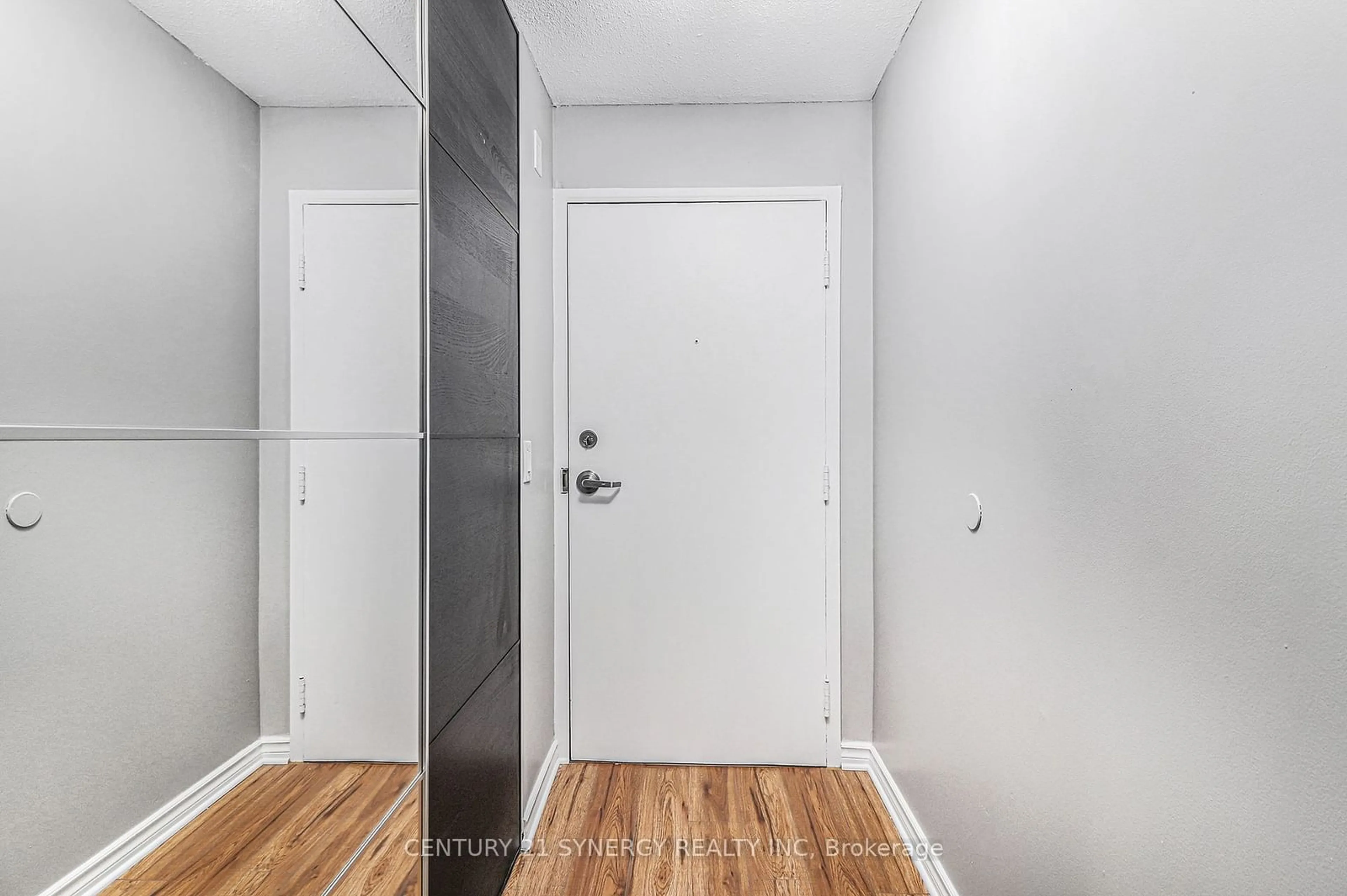 Indoor entryway for 475 Laurier Ave #405, Ottawa Centre Ontario K1R 7X1