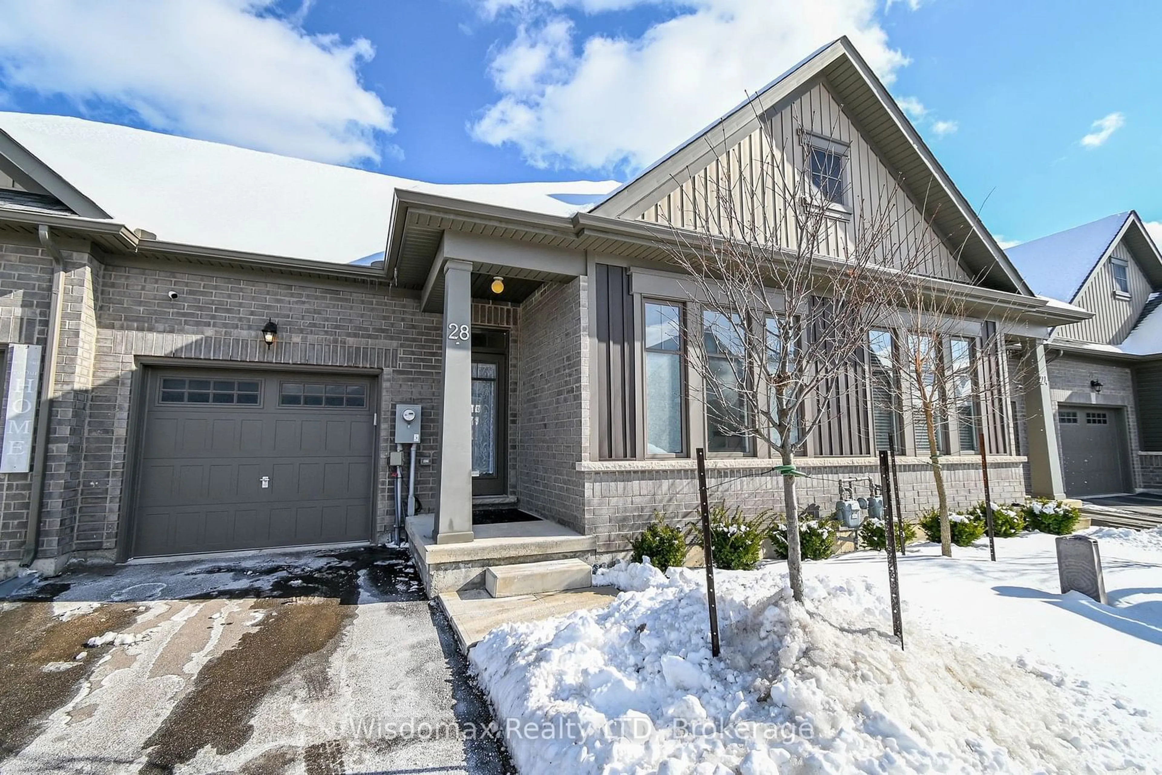 Home with brick exterior material, street for 28 Cosmopolitan Common, St. Catharines Ontario L2M 0B8