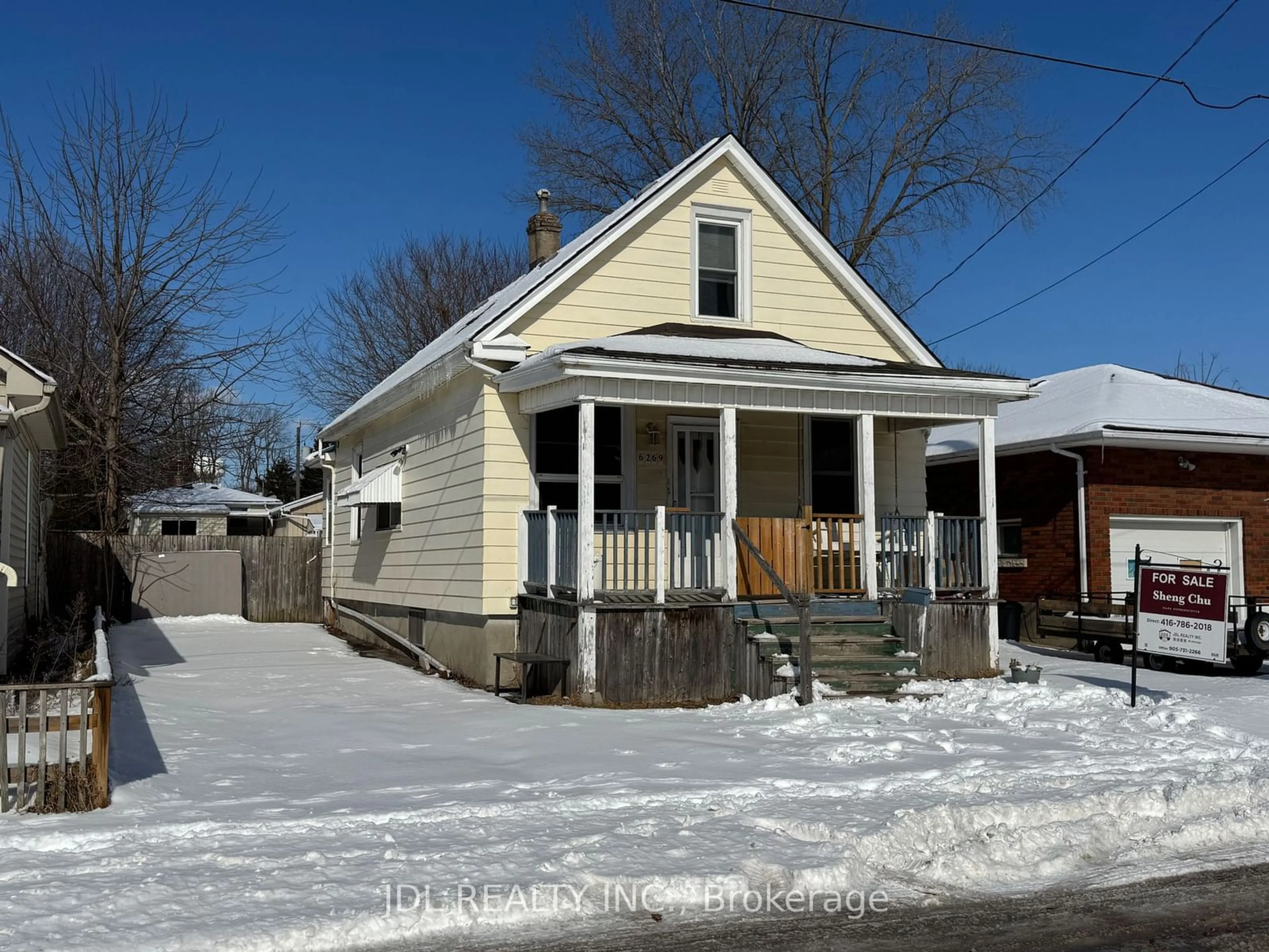 Home with vinyl exterior material, street for 6269 Ash St, Niagara Falls Ontario L2G 2H4