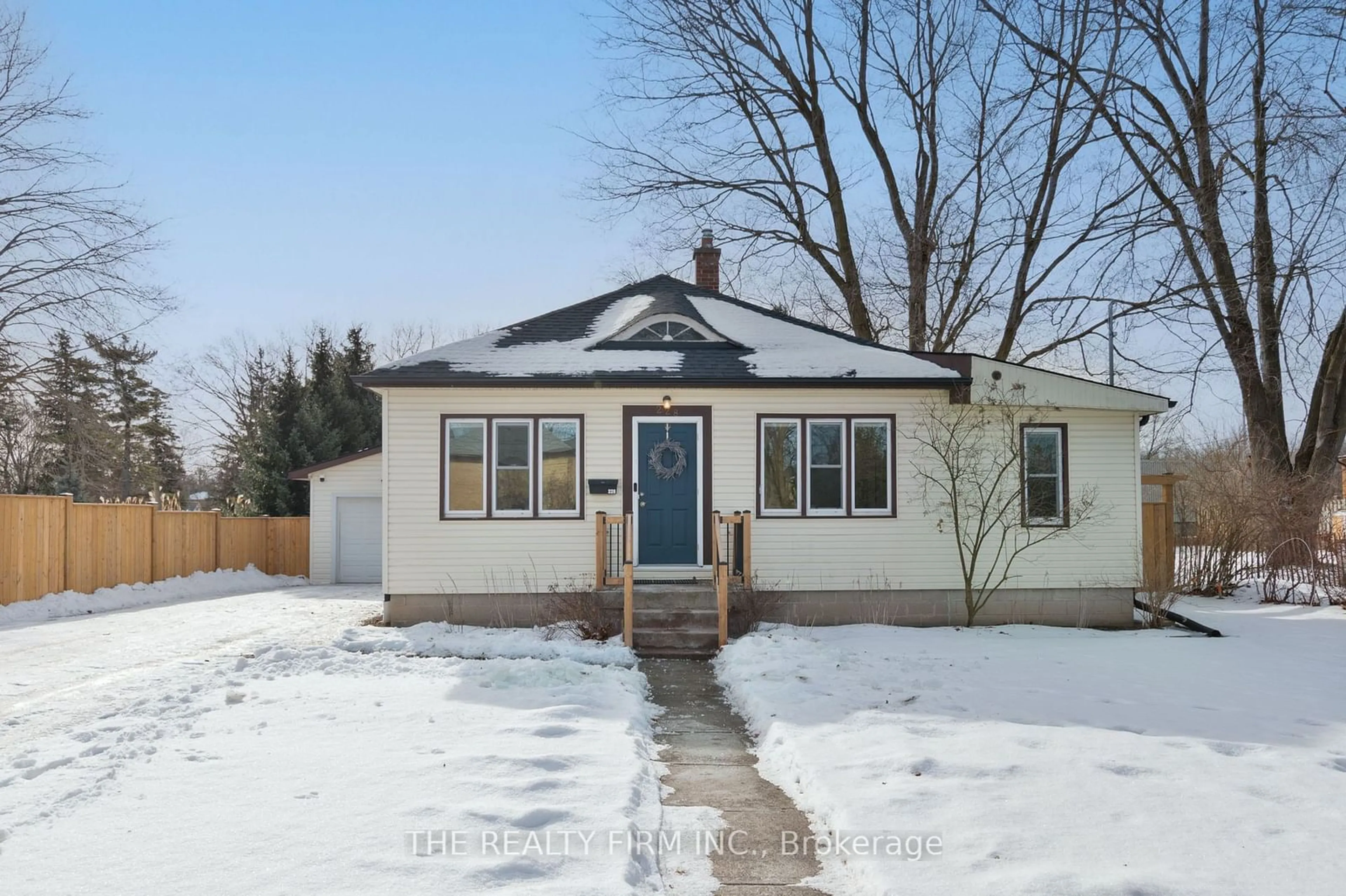 Unknown for 228 Sydenham St, Strathroy-Caradoc Ontario N7G 1V3