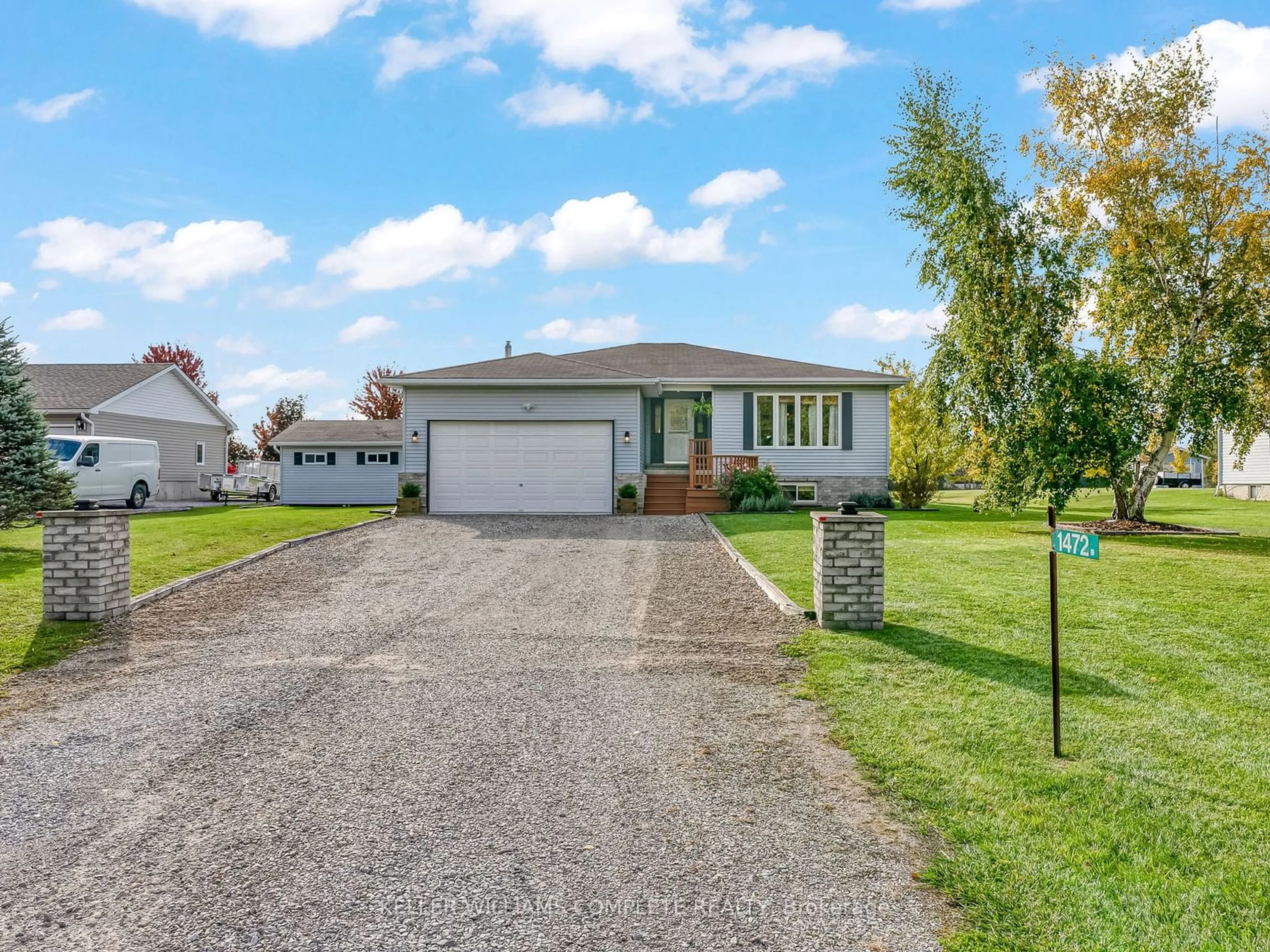 Home with vinyl exterior material, street for 1472 Norfolk County 19 Rd, Haldimand Ontario N0E 1Z0