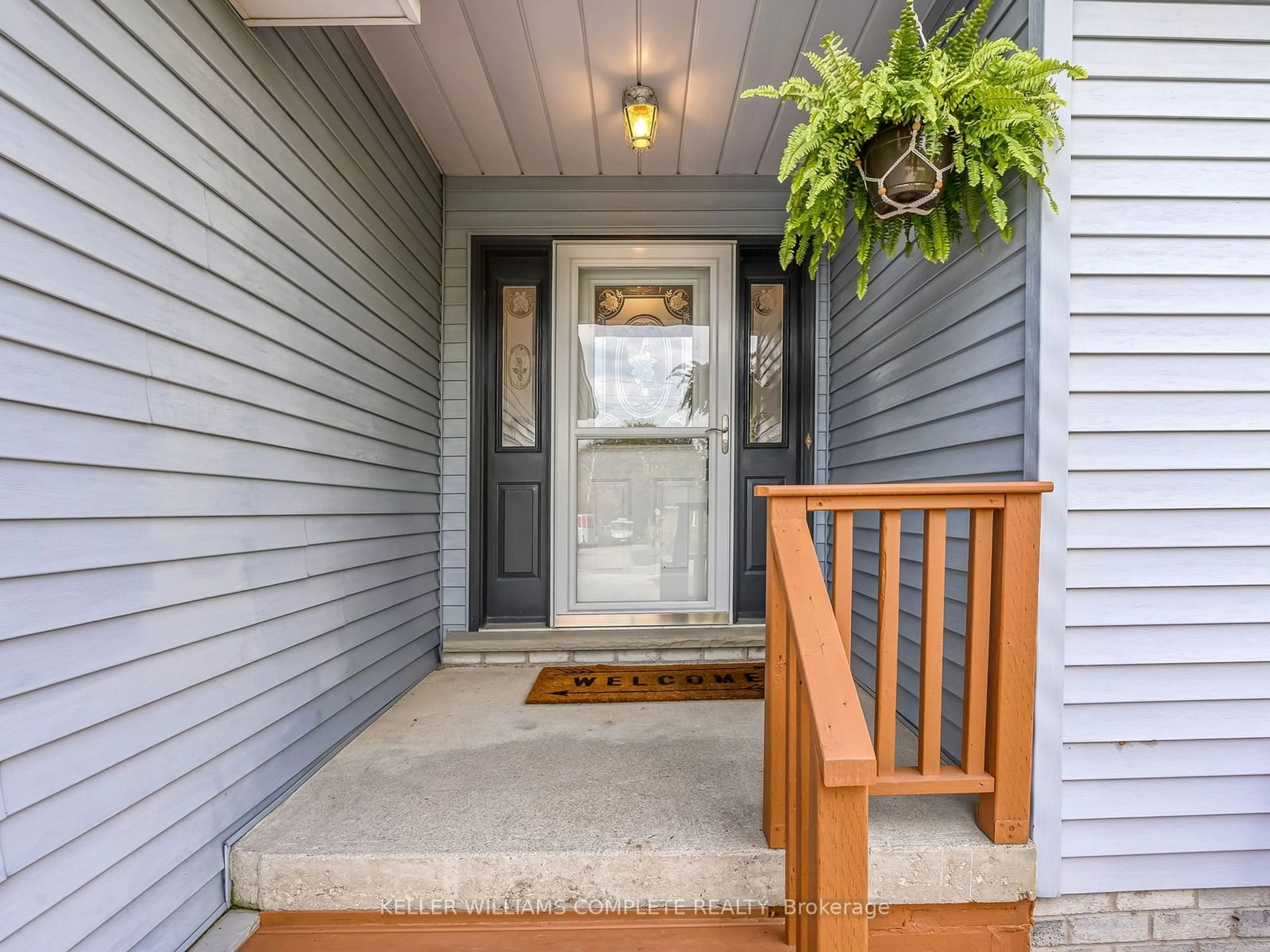 Indoor entryway for 1472 Norfolk County 19 Rd, Haldimand Ontario N0E 1Z0