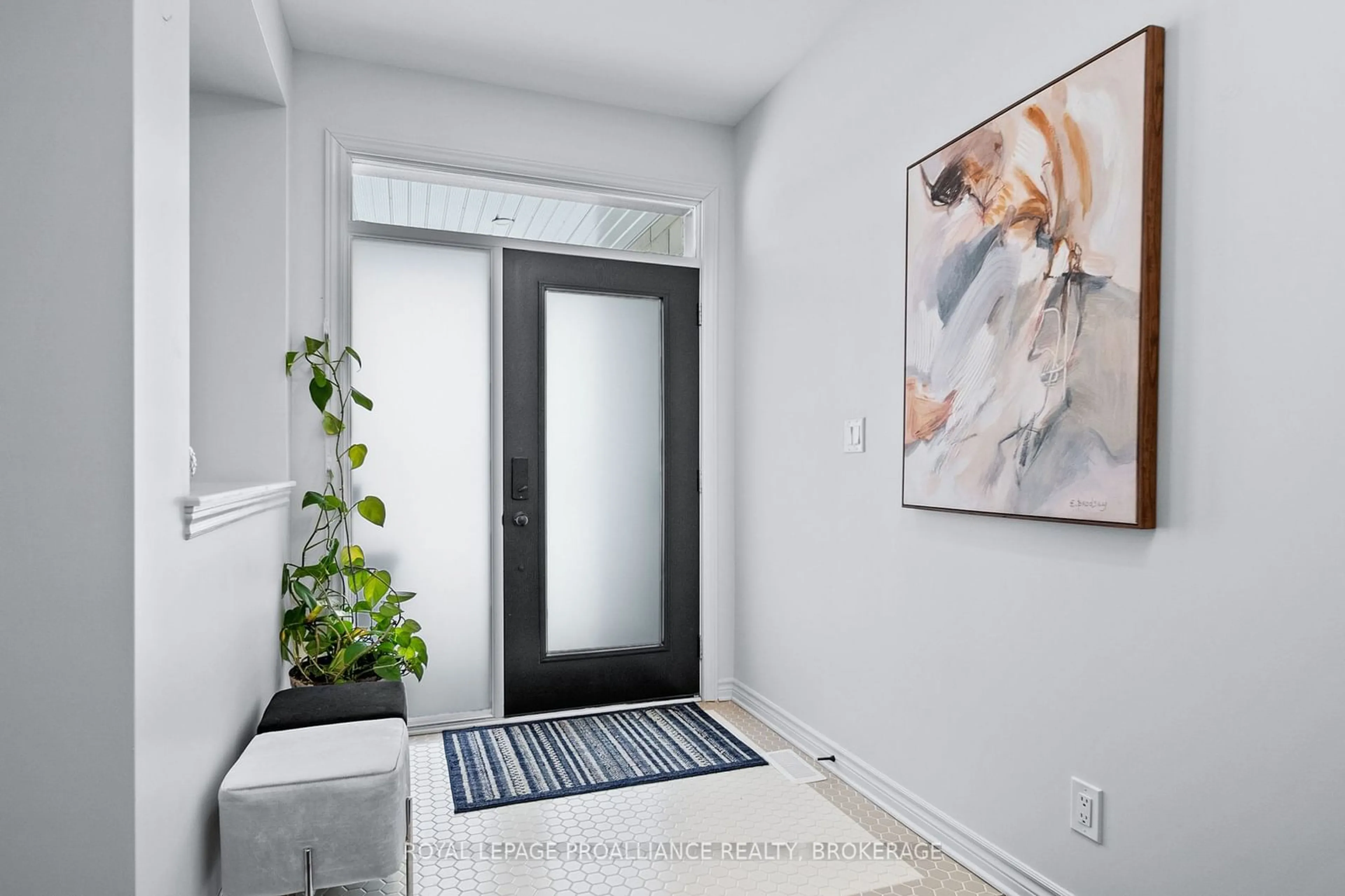 Indoor entryway for 1281 Grayson Dr, Kingston Ontario K7M 0H3