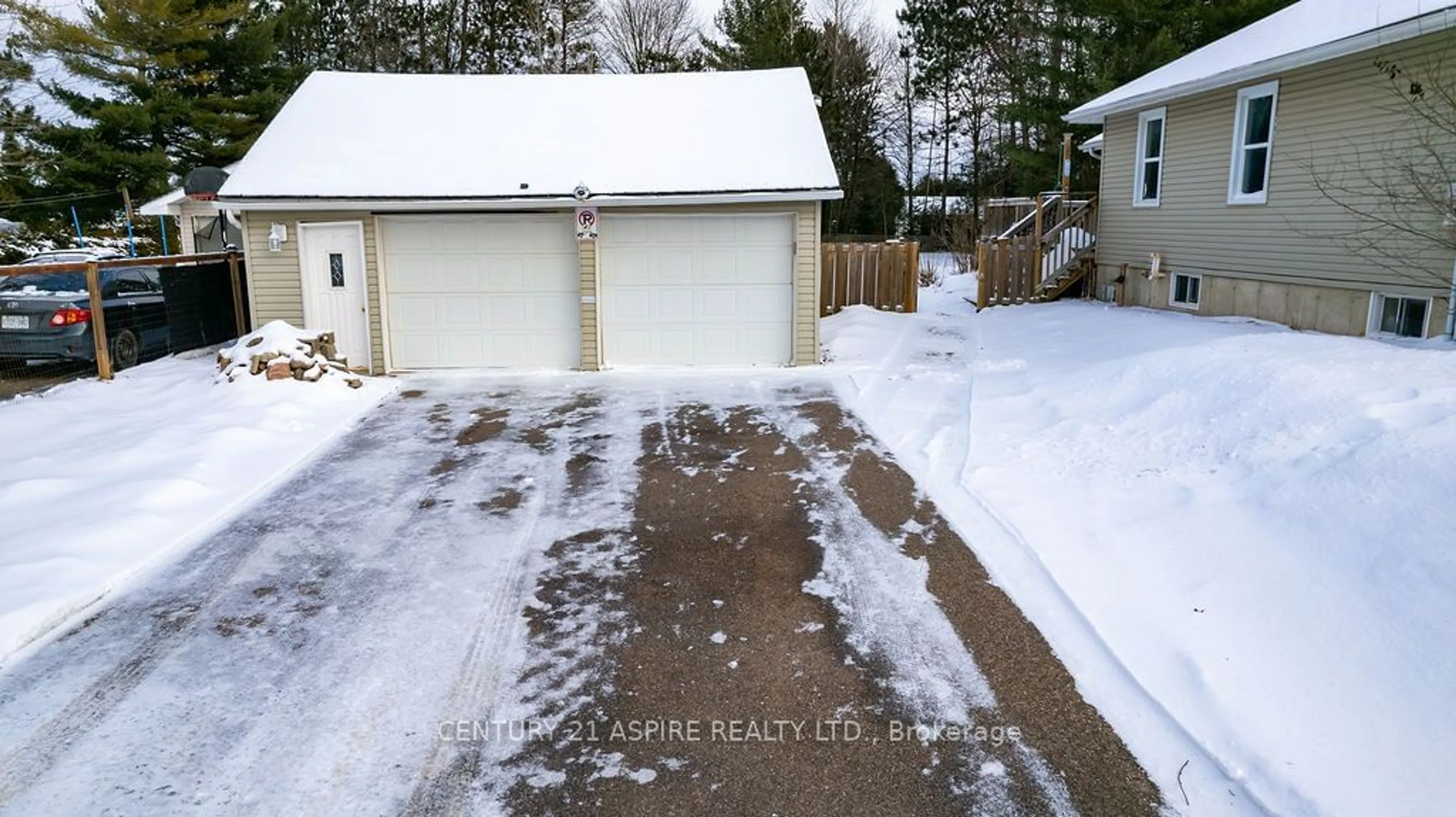 Indoor garage for 2847 Petawawa Blvd, Petawawa Ontario K8H 1Y2