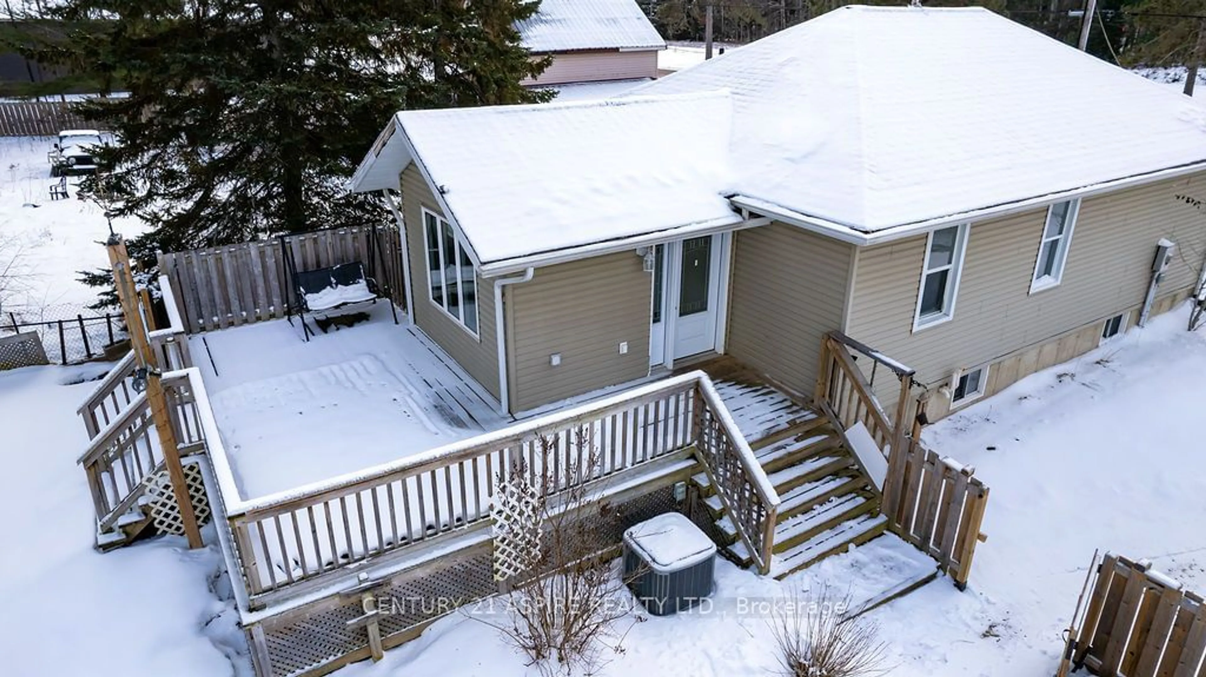 A pic from outside/outdoor area/front of a property/back of a property/a pic from drone, street for 2847 Petawawa Blvd, Petawawa Ontario K8H 1Y2