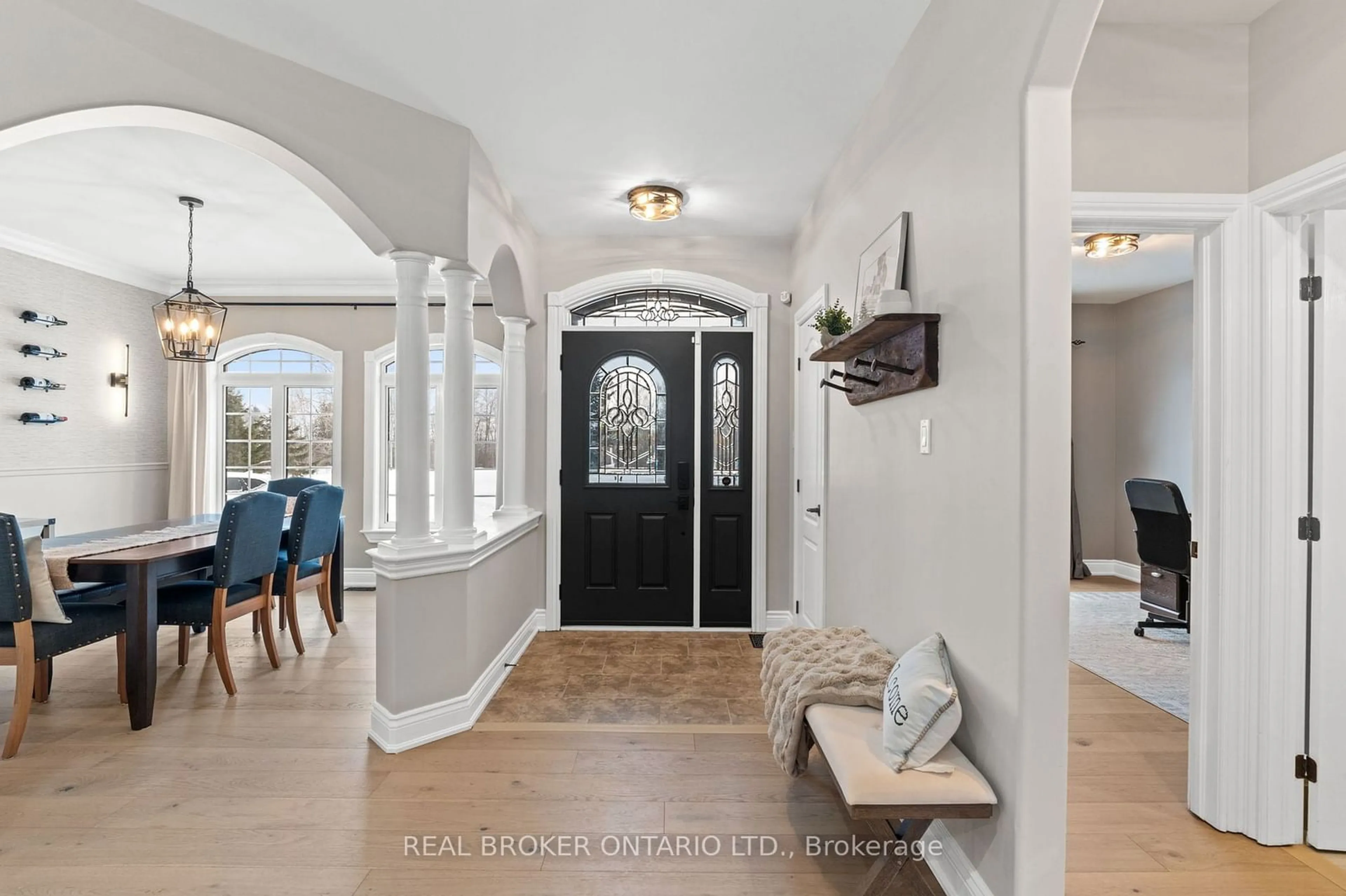 Indoor entryway for 3464 Greenland Rd, Constance Bay - Dunrobin - Kilmaurs - Woodlawn Ontario K0A 1T0