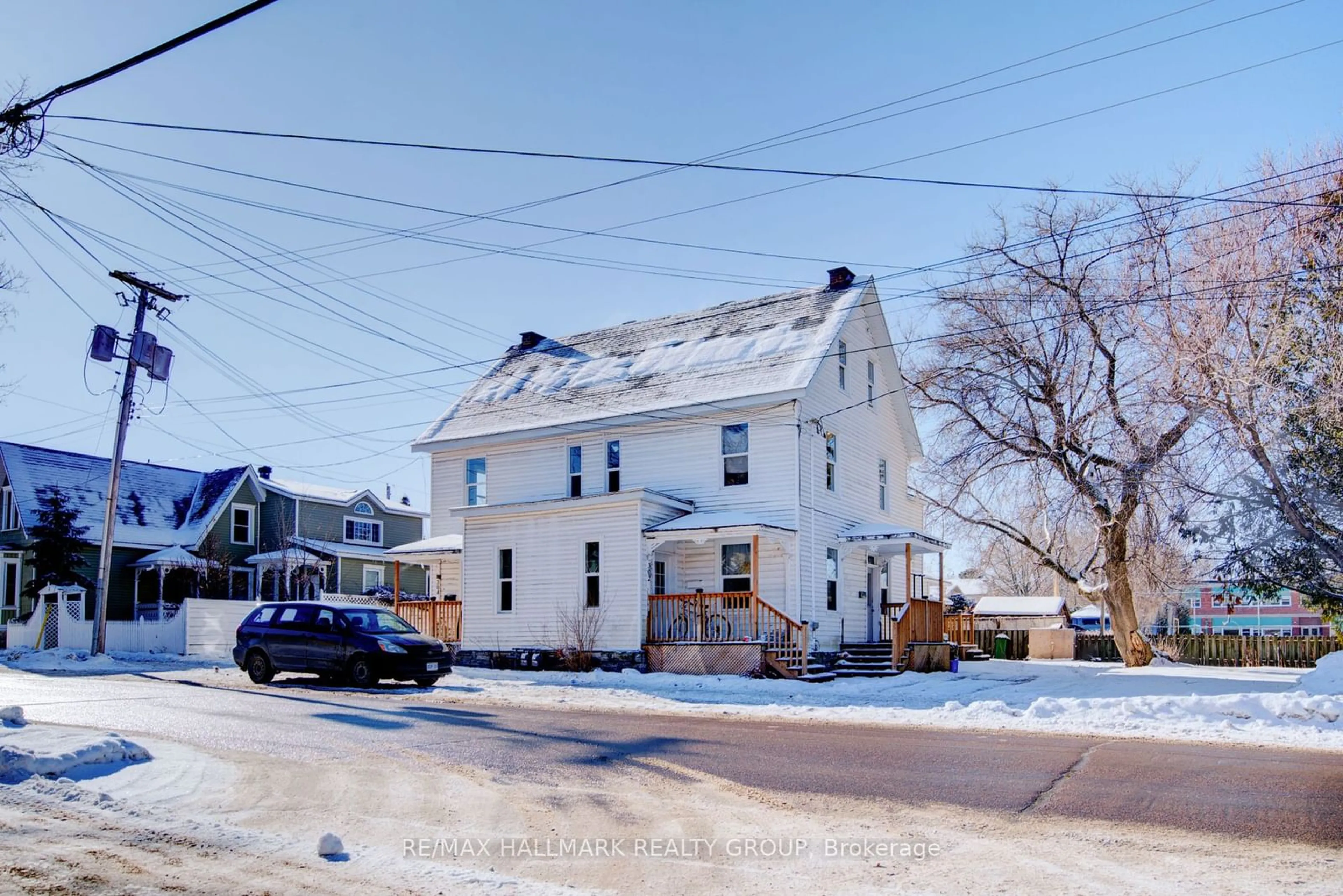 A pic from outside/outdoor area/front of a property/back of a property/a pic from drone, street for 300-306 Church St, Pembroke Ontario K8A 4L3