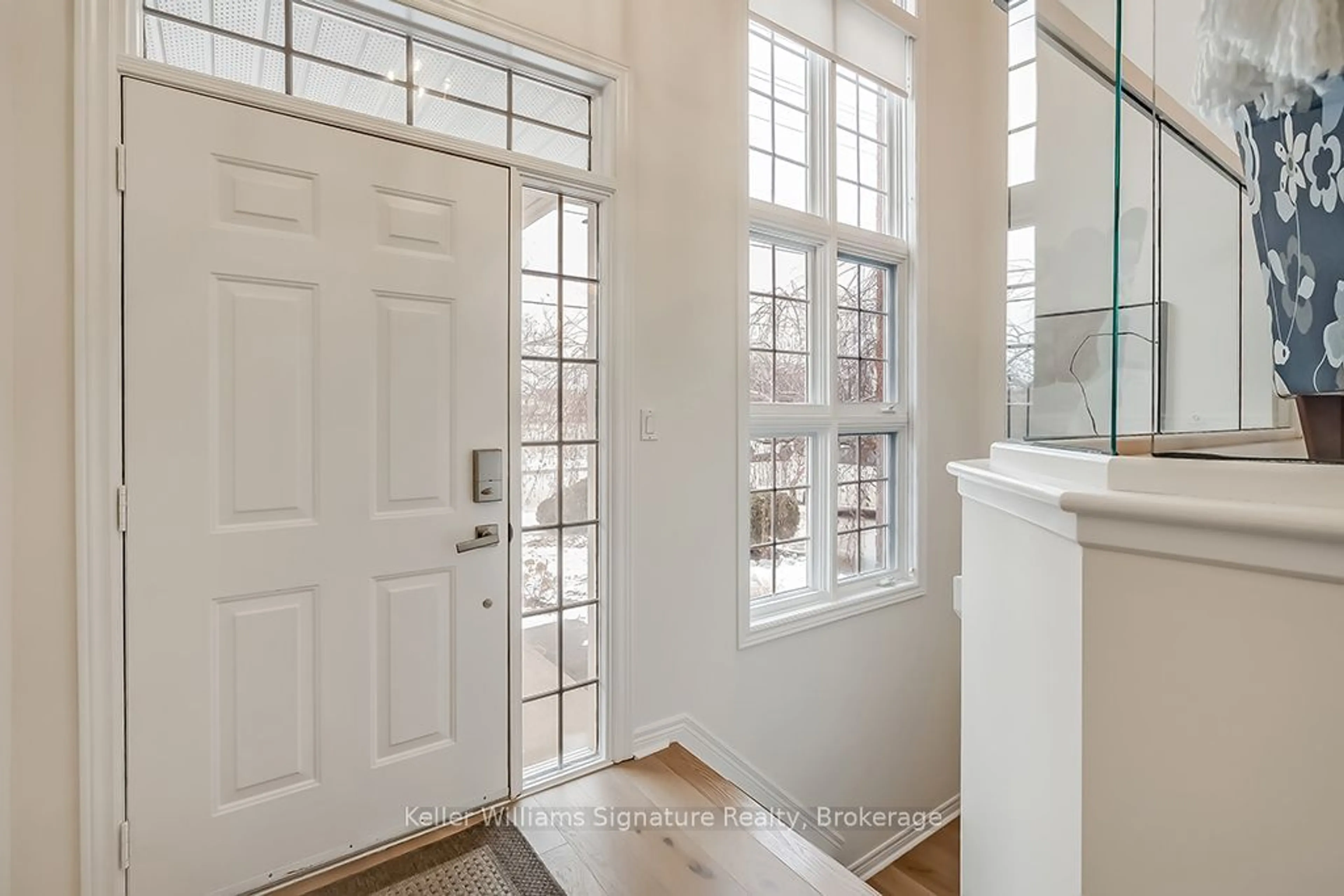 Indoor entryway for 202 VANSICKLE Rd, St. Catharines Ontario L2S 3Y3