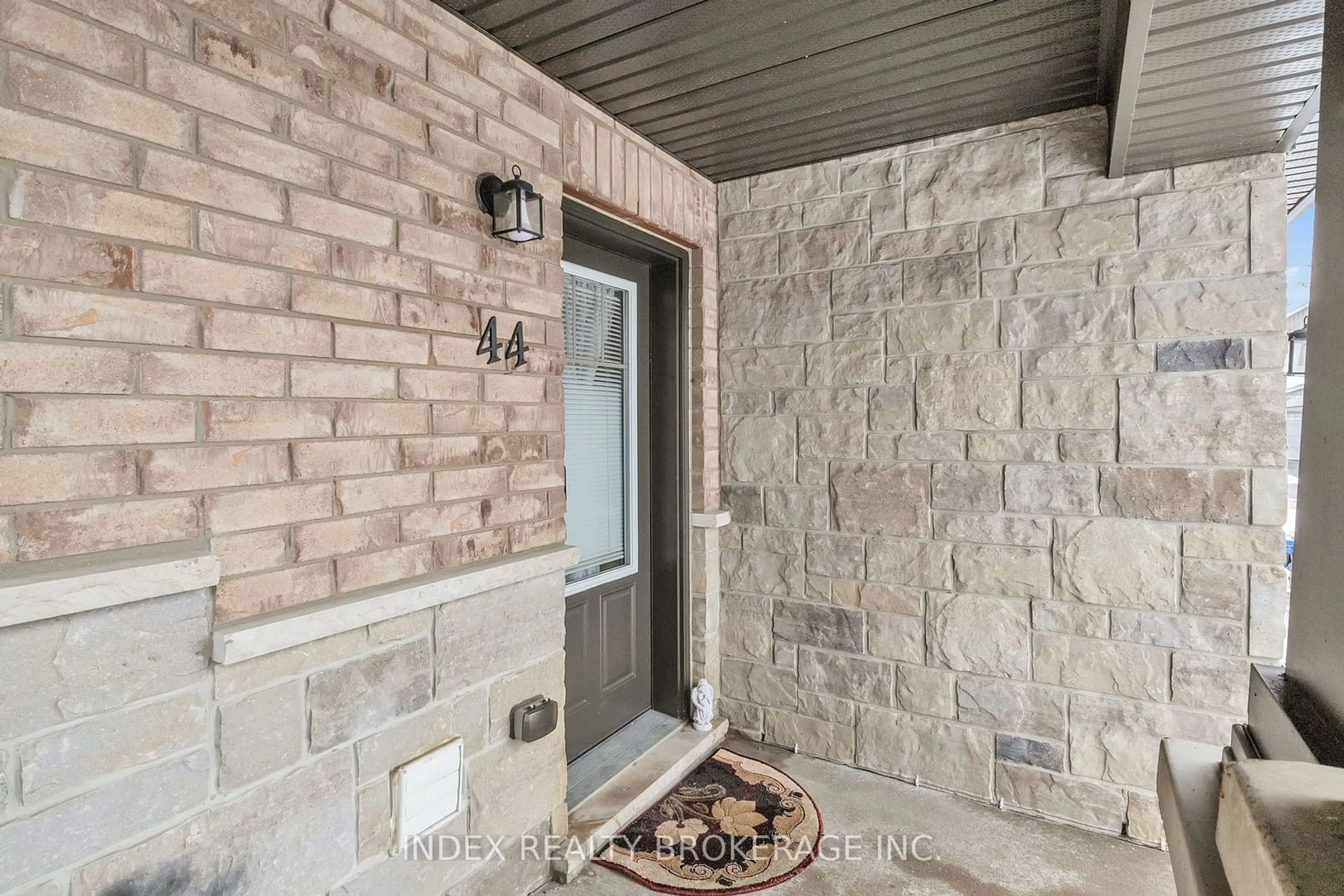 Indoor entryway for 44 Arlington Cres, Guelph Ontario N1L 0K9