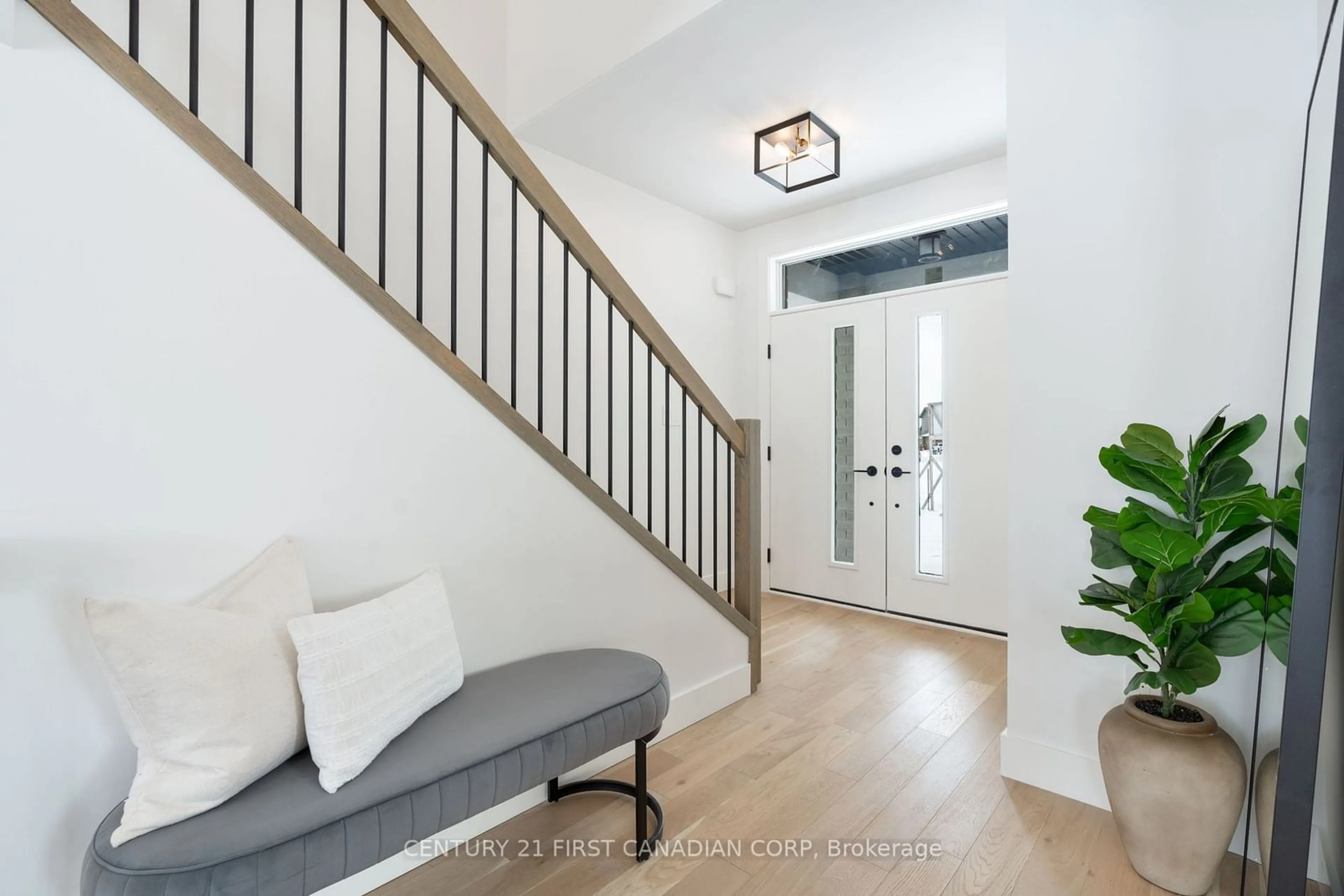 Indoor entryway for 2234 SOUTHPORT Cres, London Ontario N6M 0H9