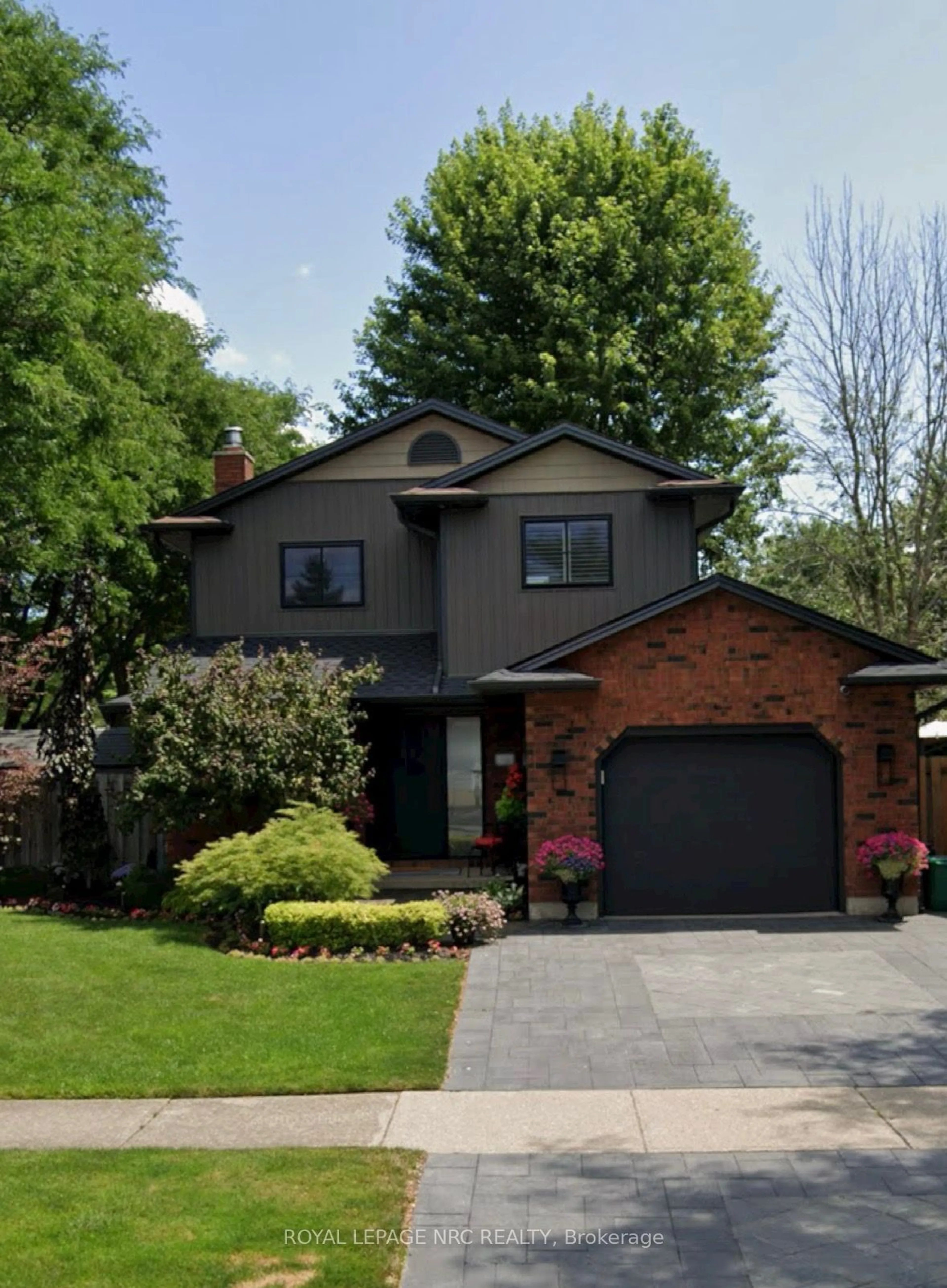 Home with brick exterior material, street for 6184 Trillium Cres, Niagara Falls Ontario L2G 7R4