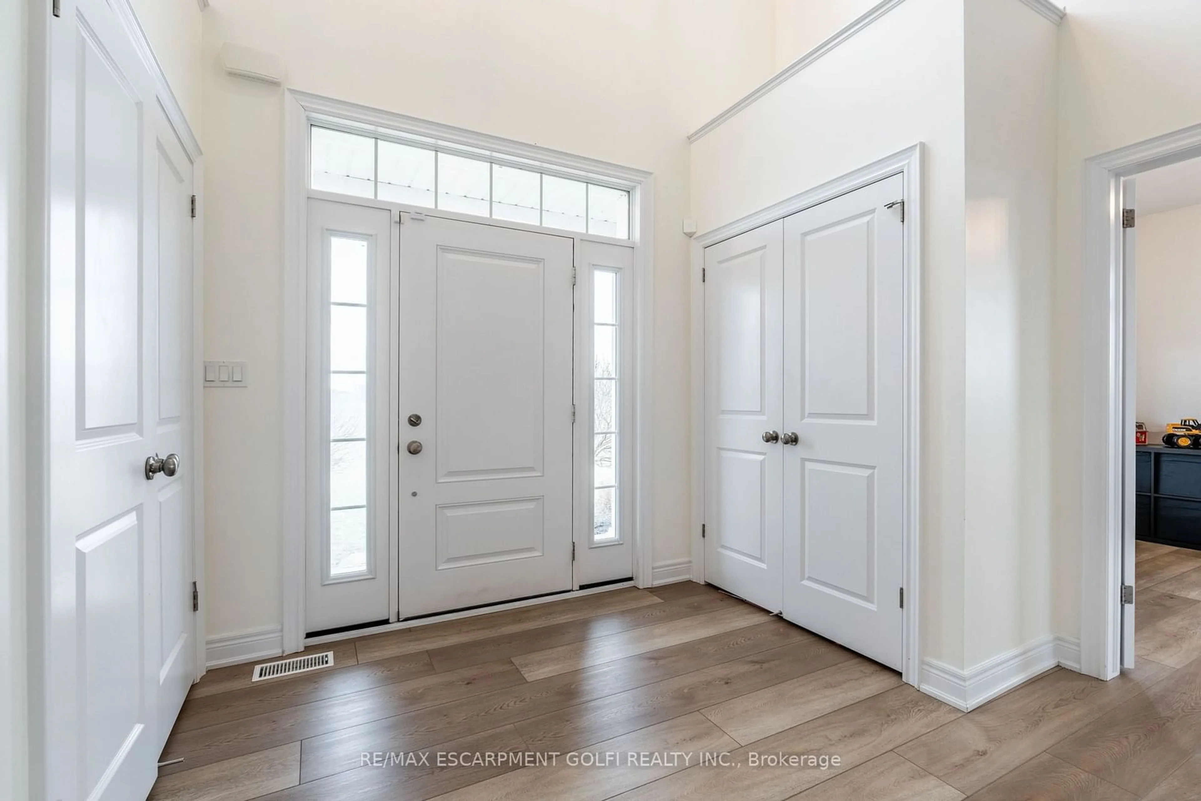 Indoor entryway for 75091 Regional Road 45, Wainfleet Ontario L0R 2J0