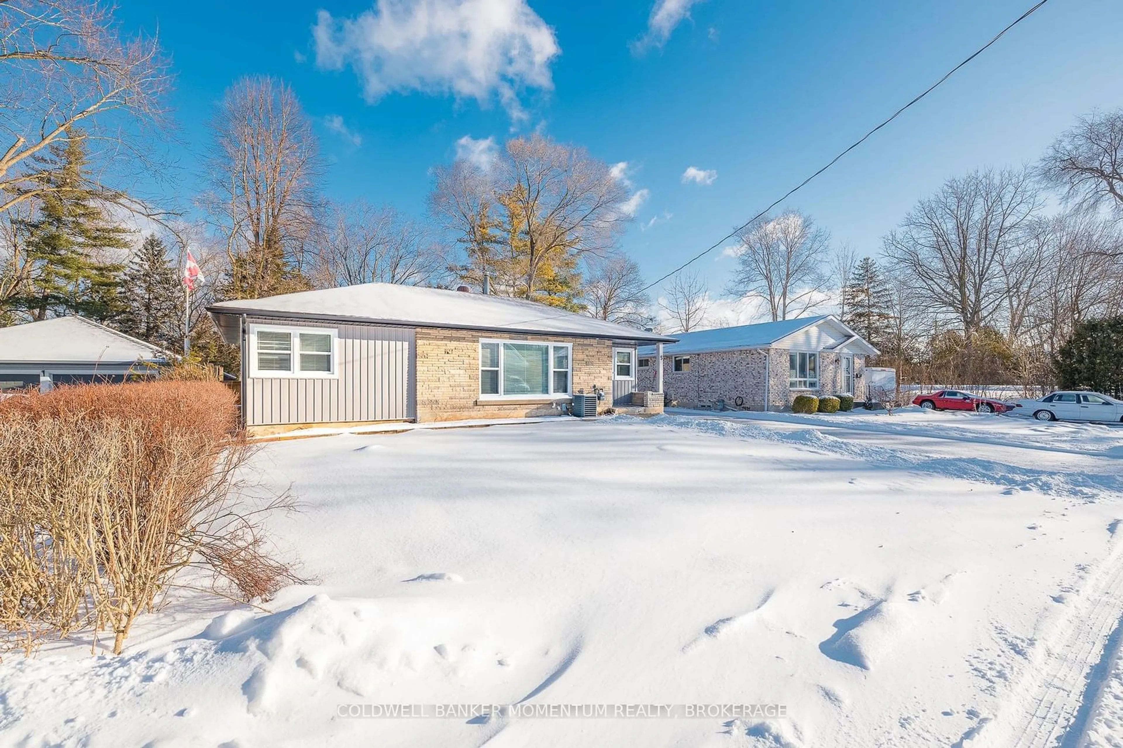 A pic from outside/outdoor area/front of a property/back of a property/a pic from drone, street for 5 Chorley Ave, St. Catharines Ontario L2M 2K8